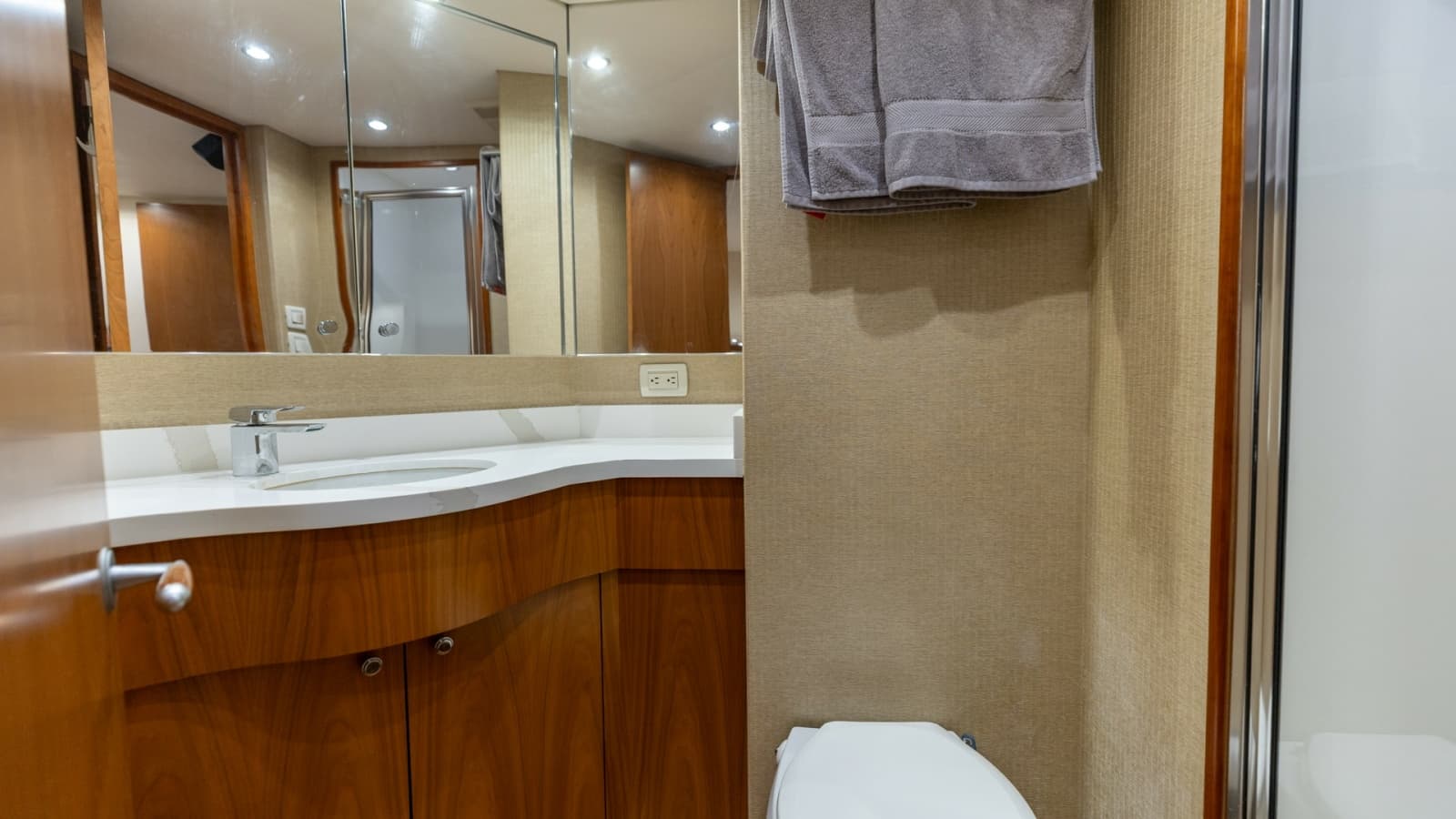 2010 Hatteras 60 GT - Photo 18