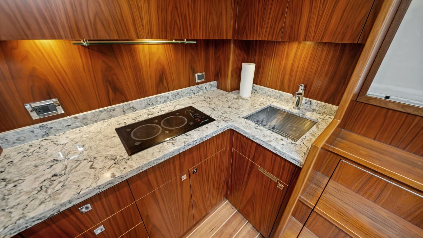 2017 Hatteras GT 45X - Photo 15