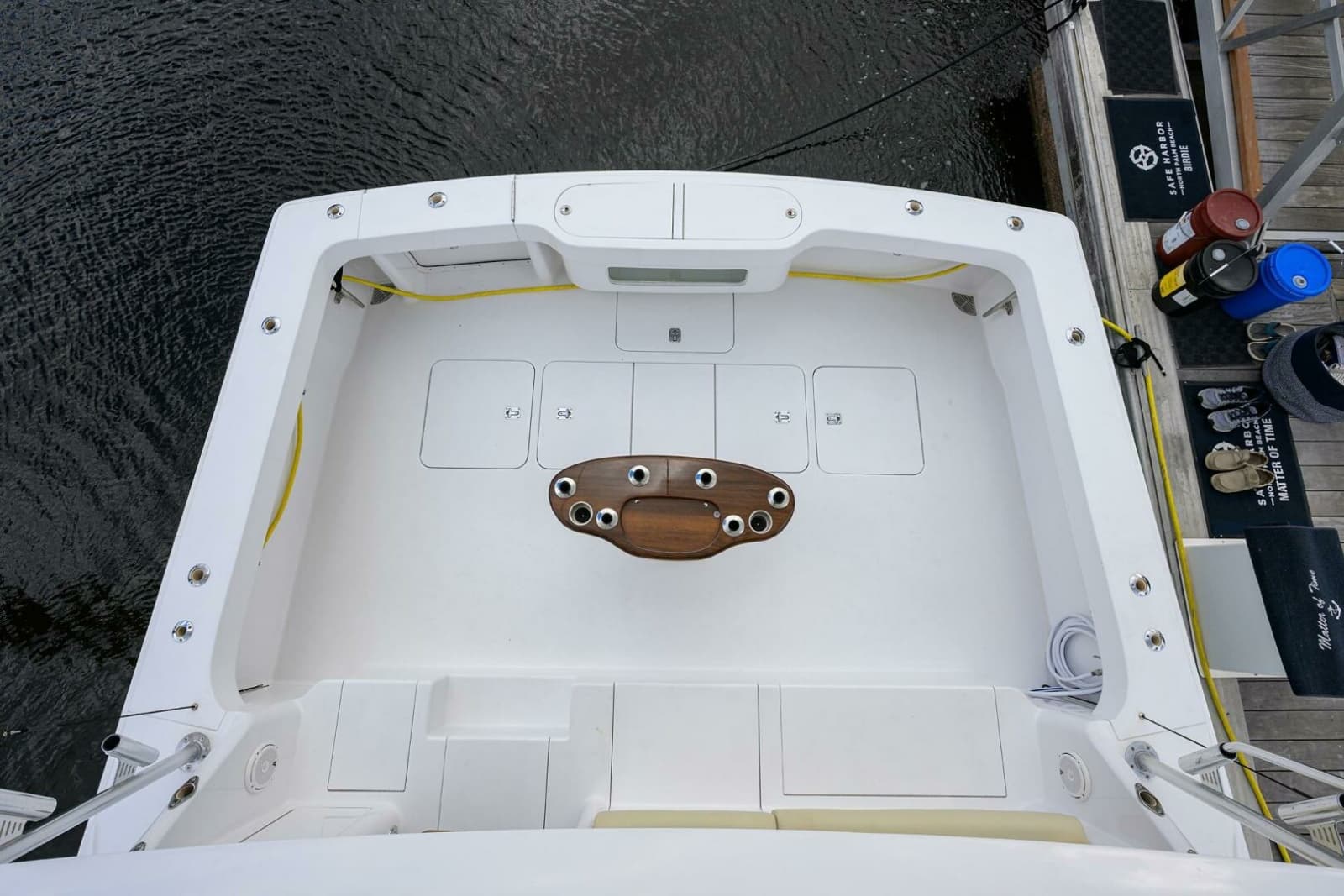 2004 Viking 56 Convertible - Photo 27