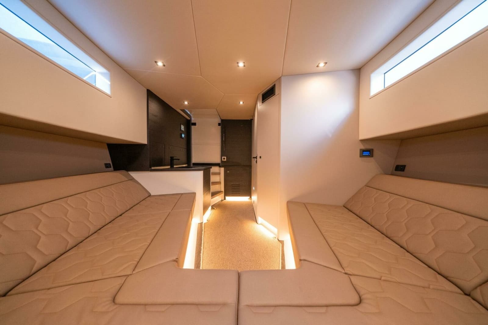 2022 Vanquish Yachts VQ45 - Photo 28