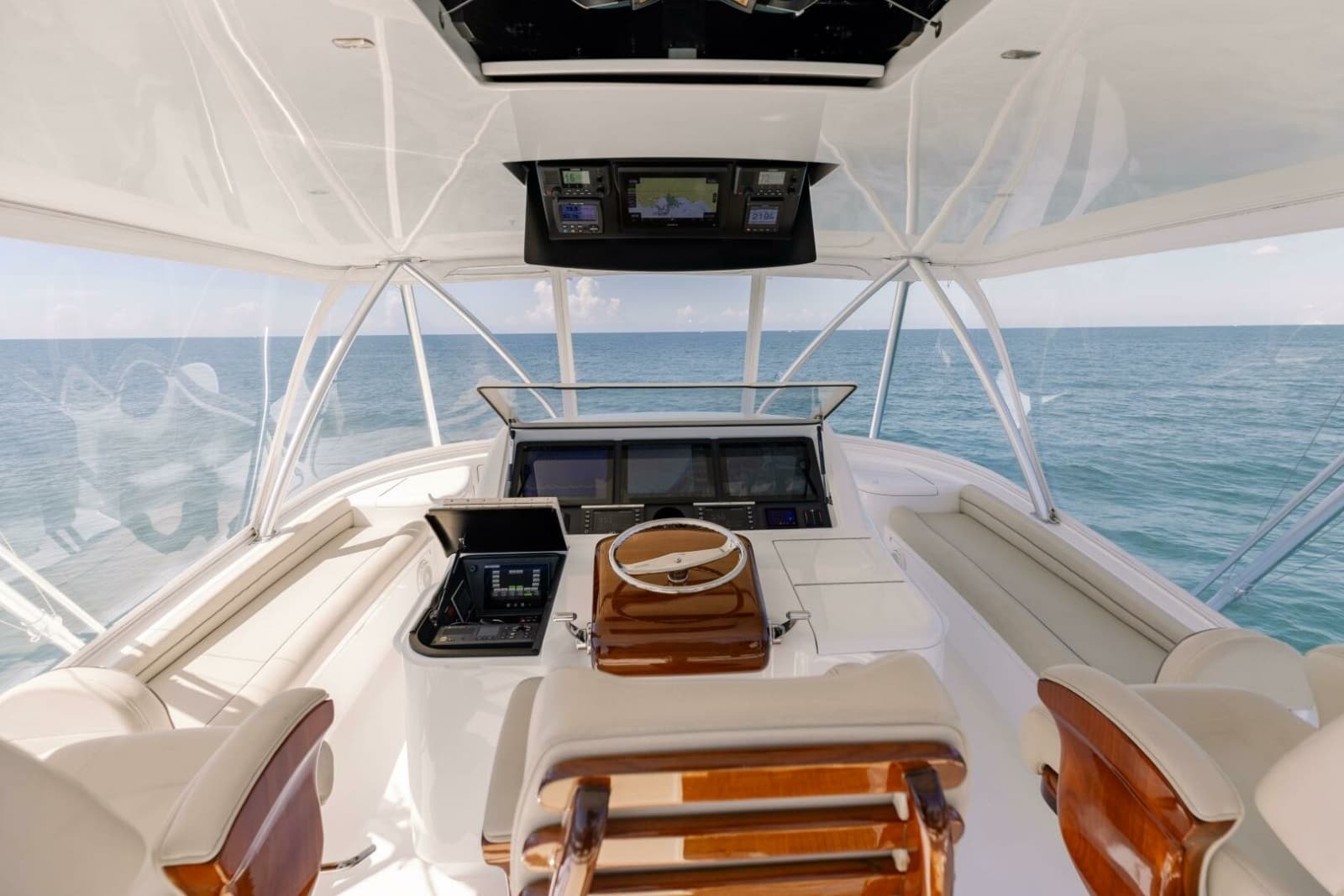 2018 Viking 62 Convertible - Photo 30