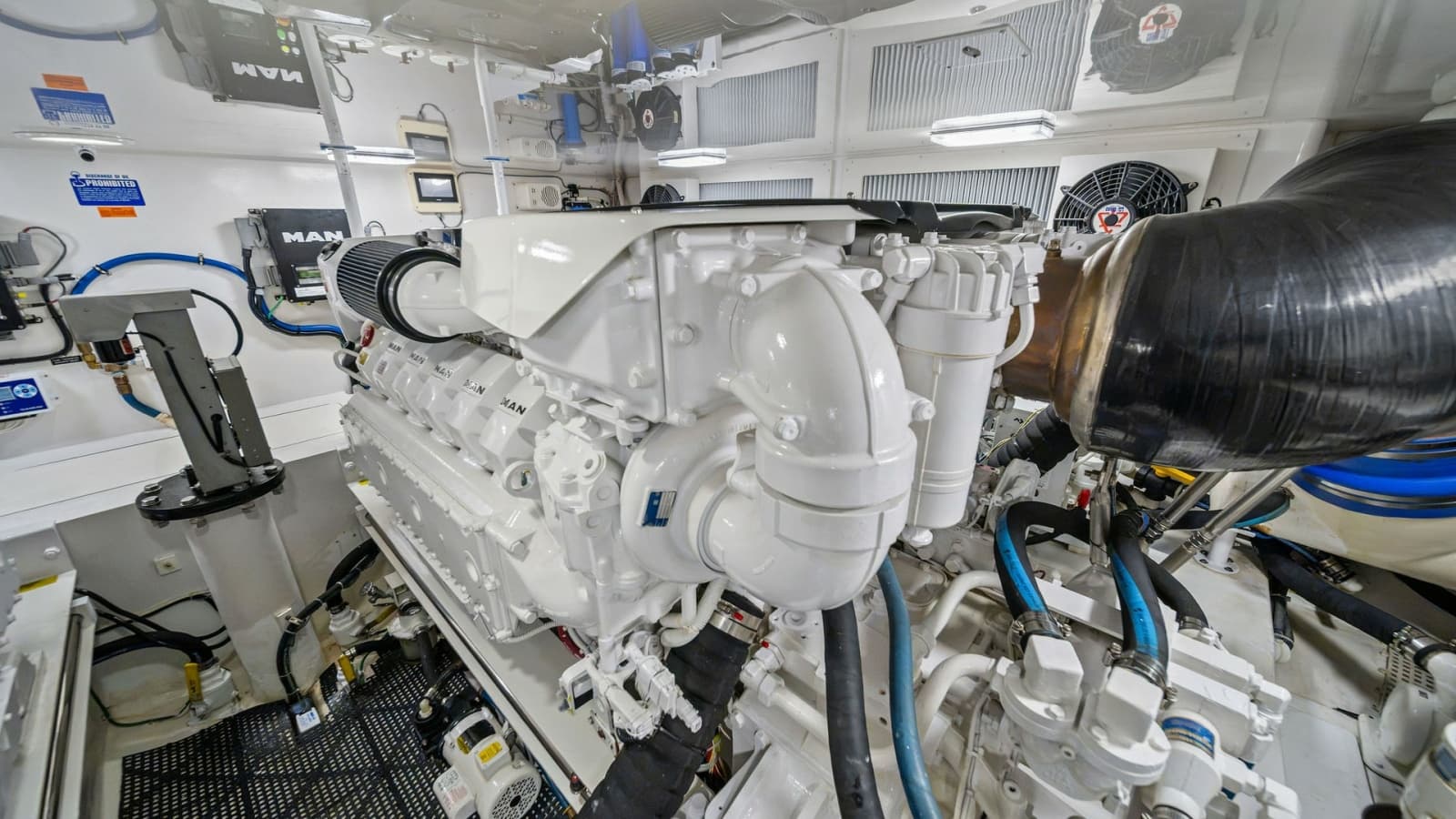 2013 Viking 55 Convertible - Photo 57