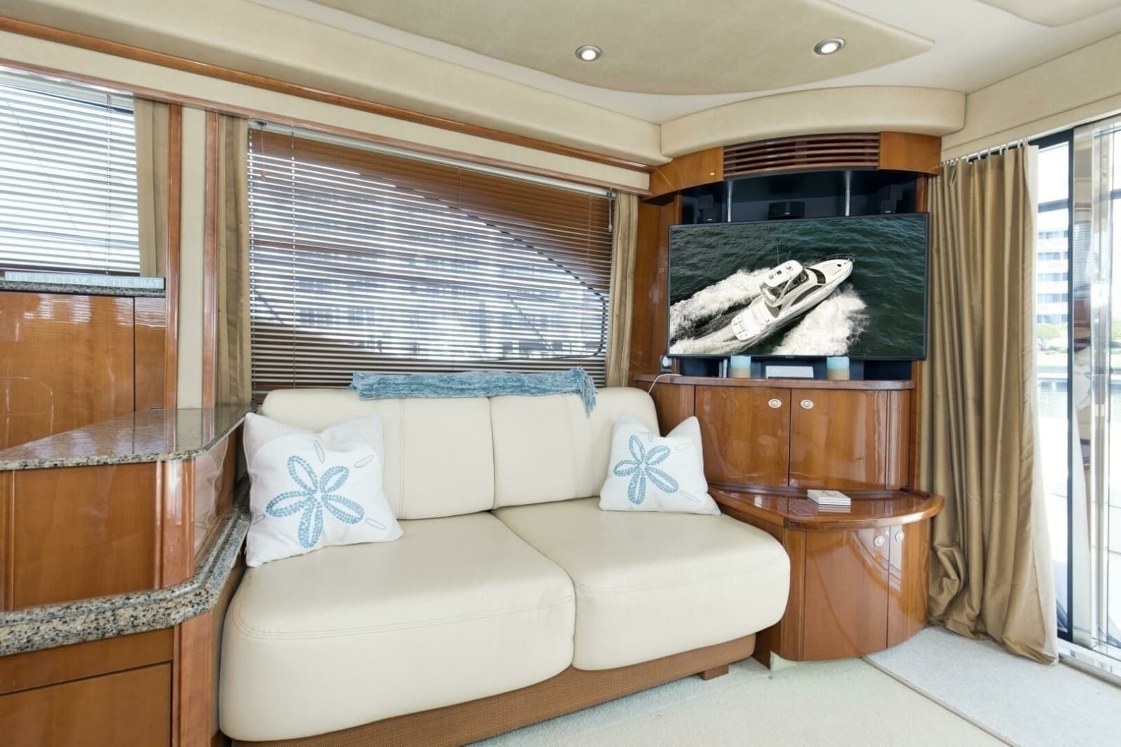 2007 Sea Ray 52 Sedan Bridge - Photo 8