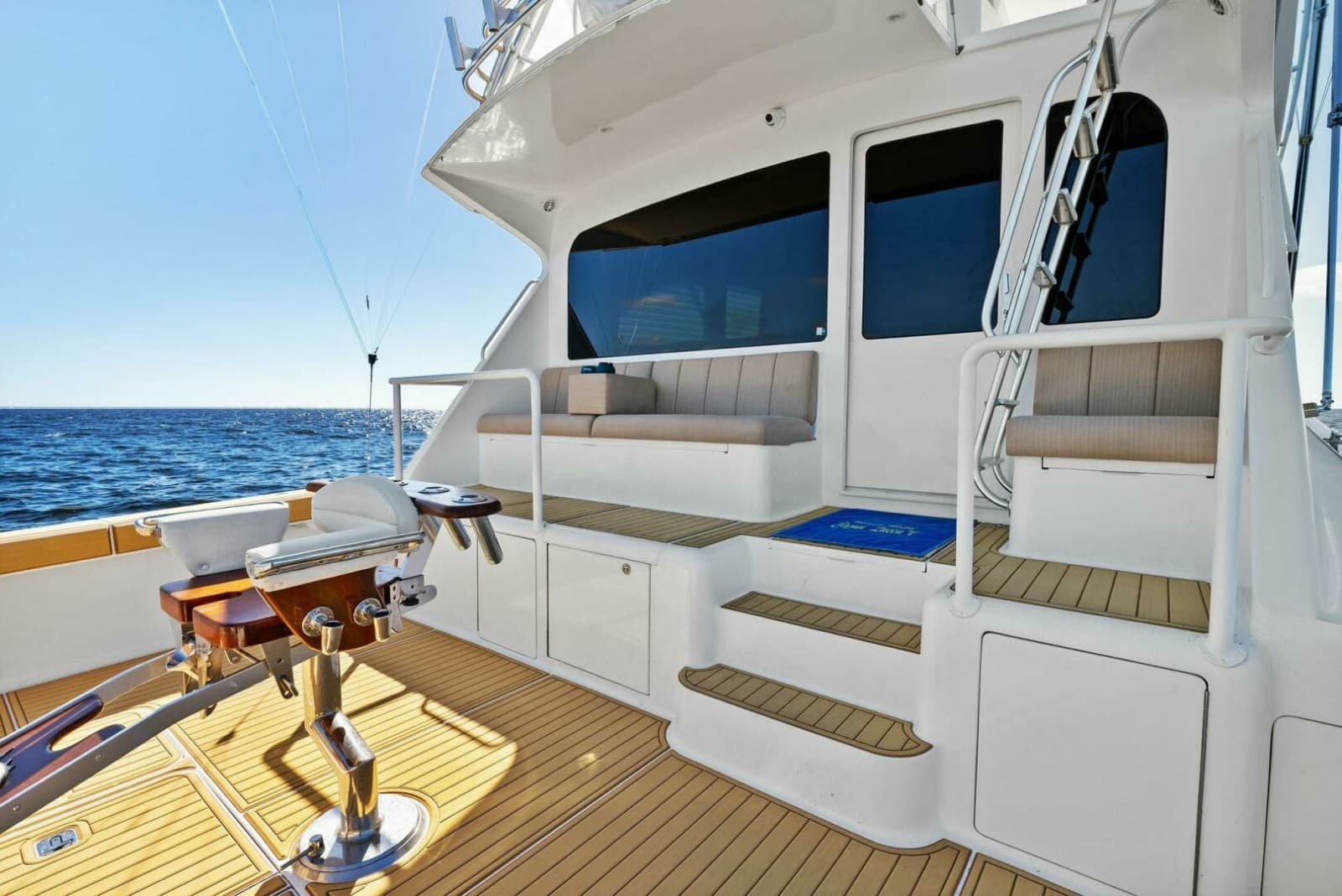 2002 Viking 65 Convertible - Photo 6