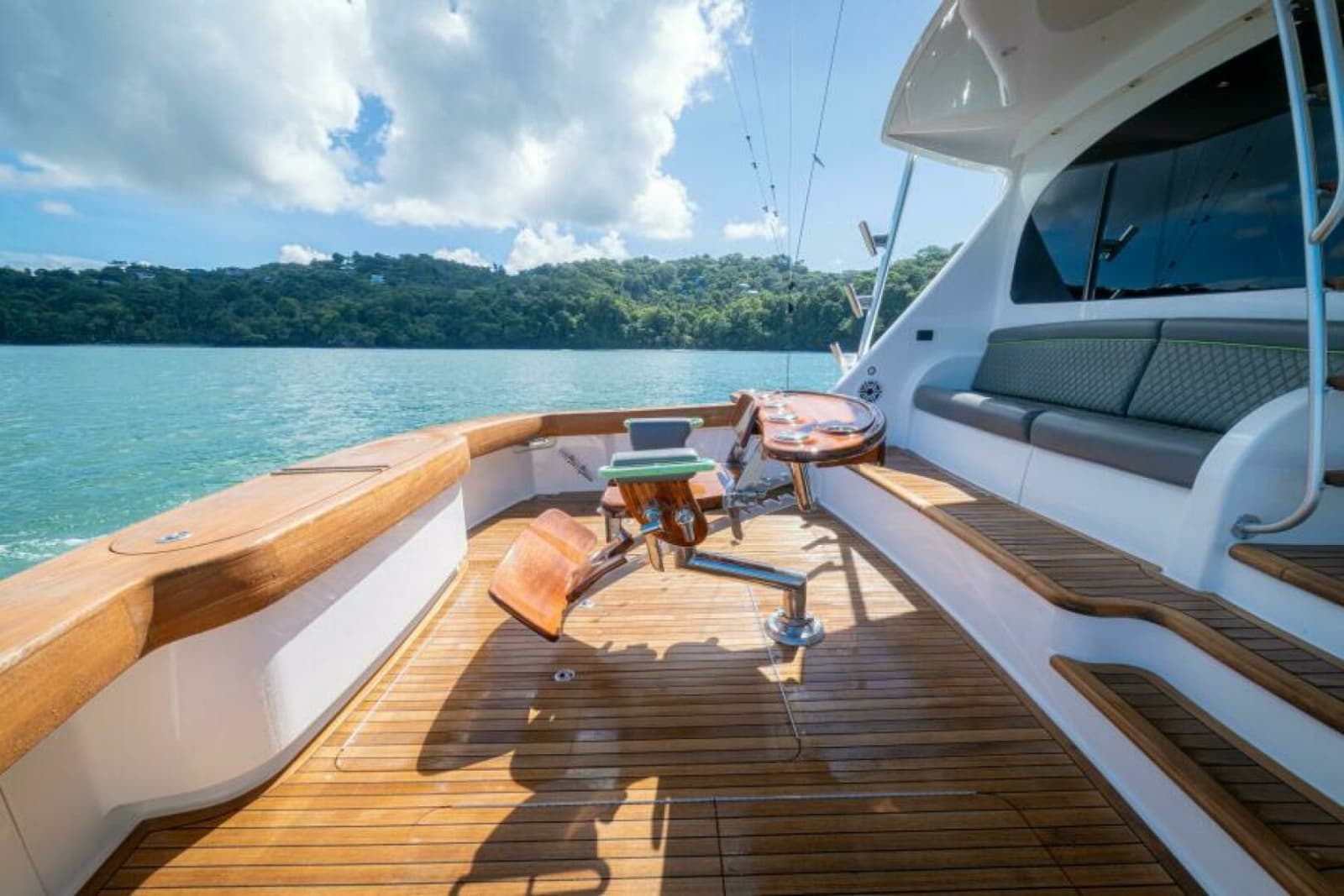 2017 Viking 62 Convertible - Photo 31