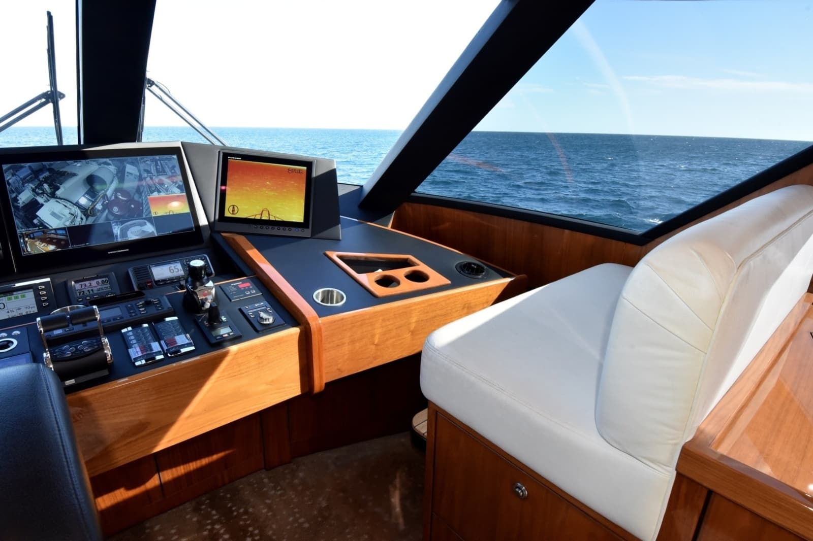 2019 Viking 80 Skybridge - Photo 121