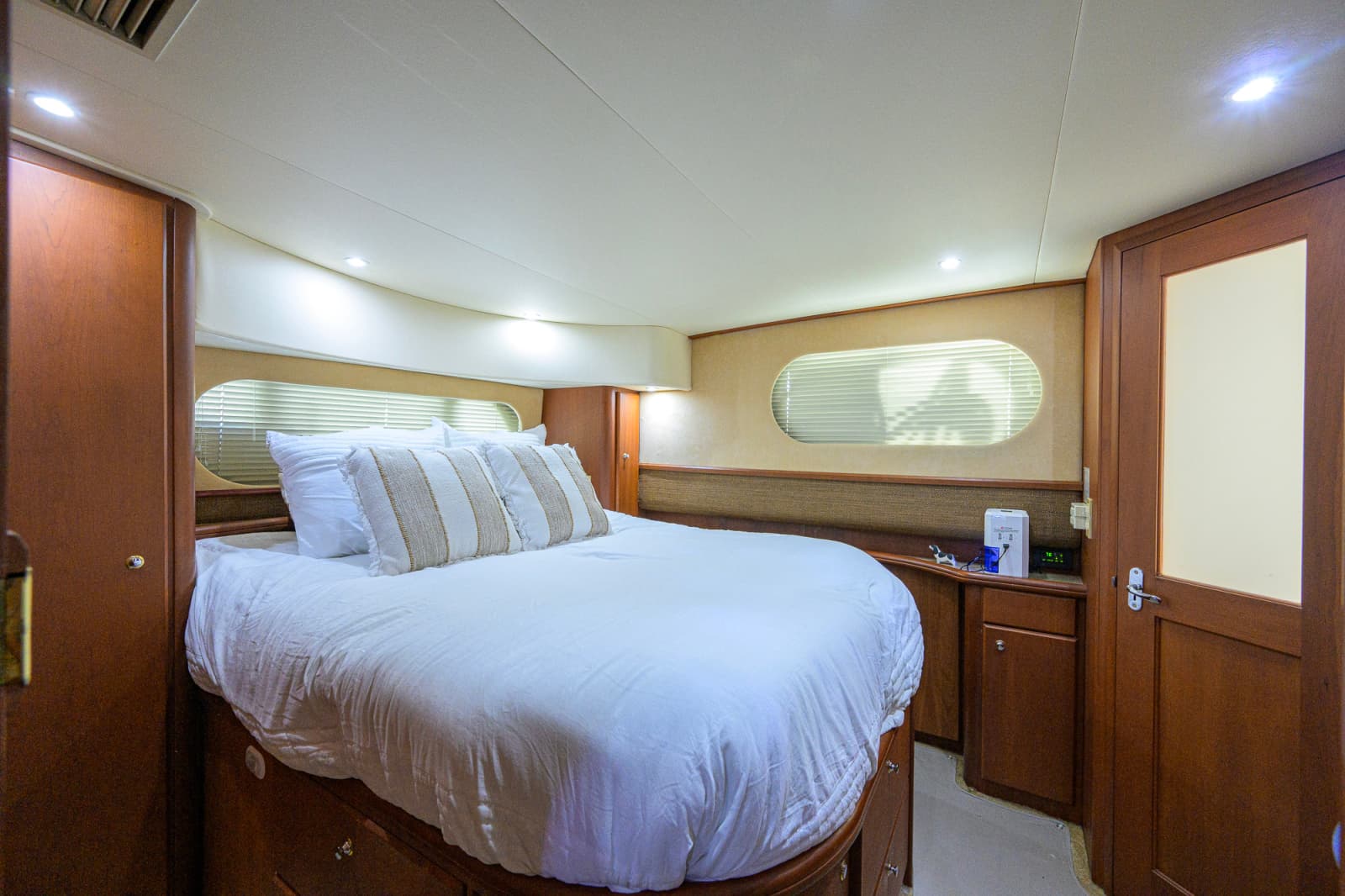 2005 Silverton 39 Motor Yacht - Photo 38