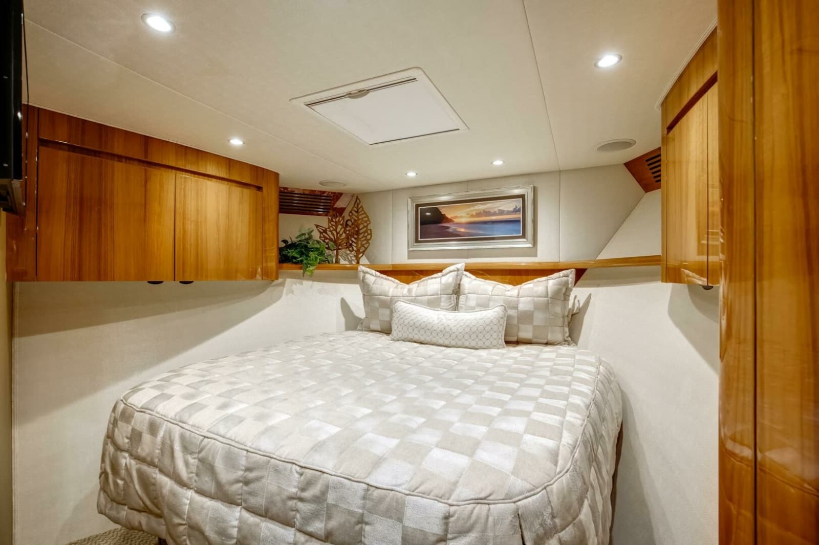 2015 Viking 70 Convertible - Photo 10