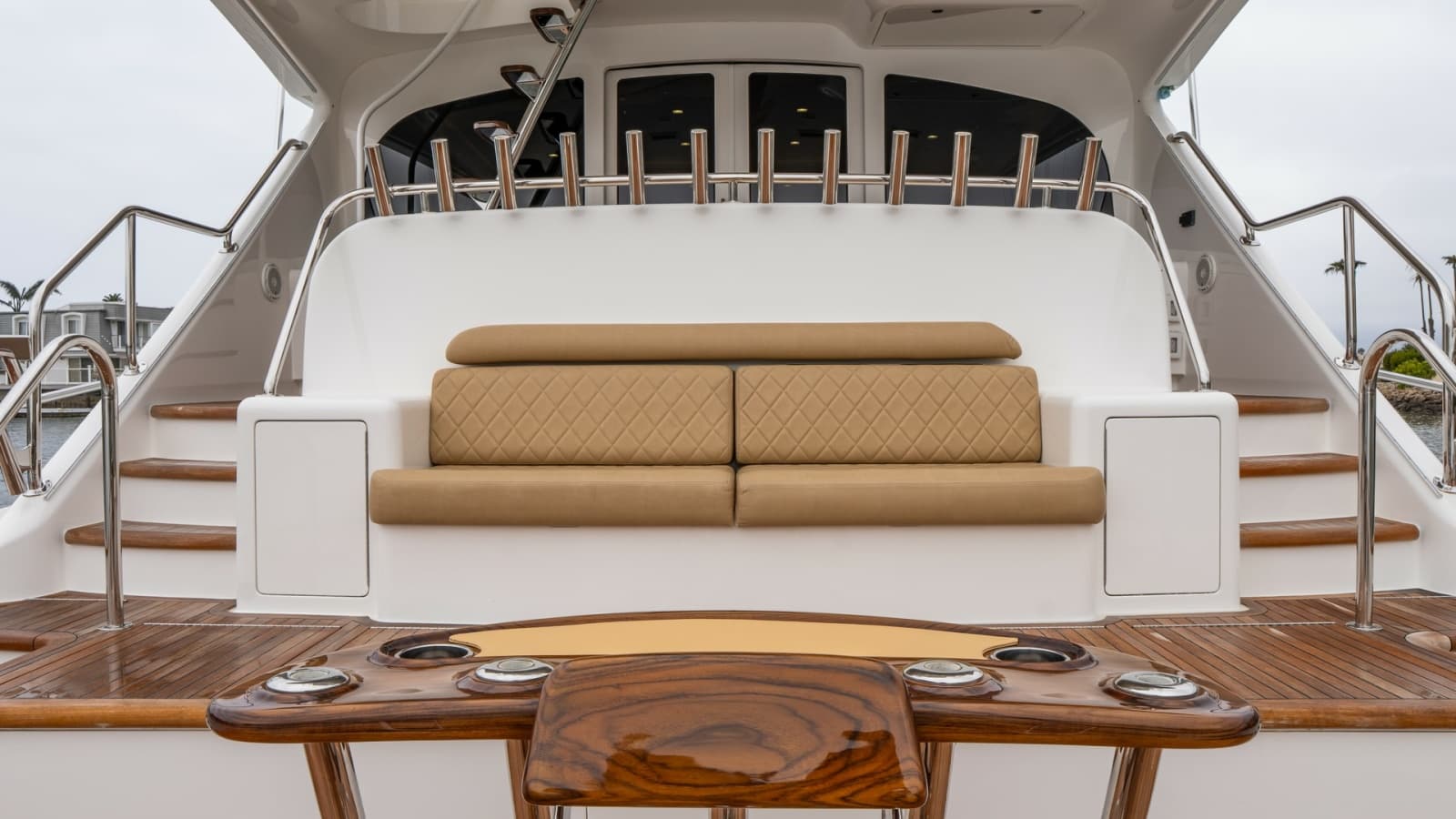 2020 Viking 92 Skybridge - Photo 64