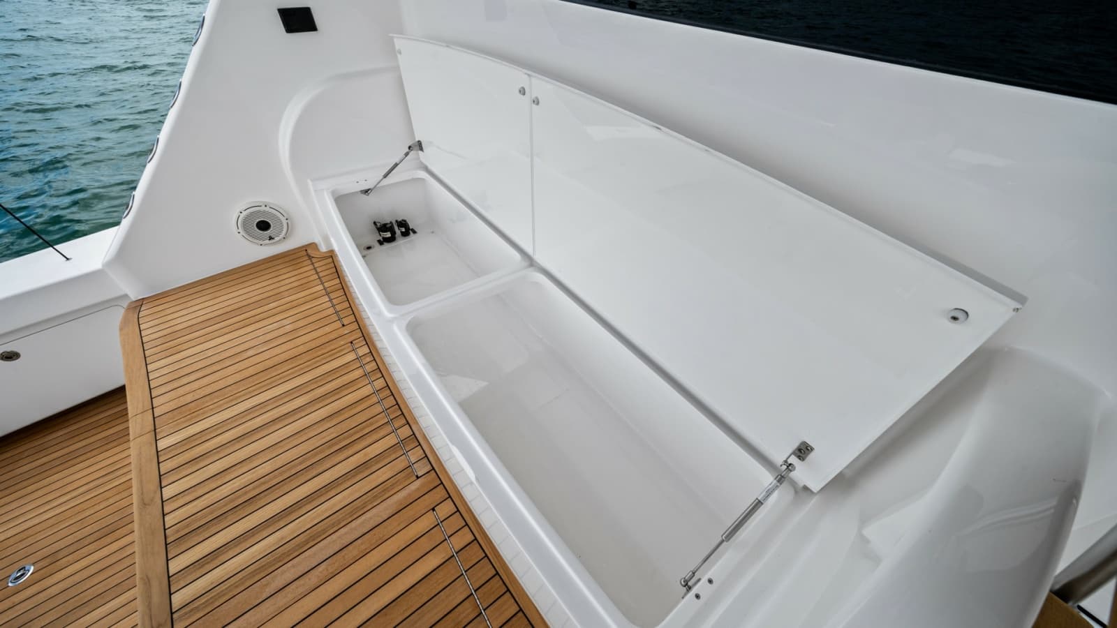 2021 Viking 72 Enclosed Bridge - Photo 64