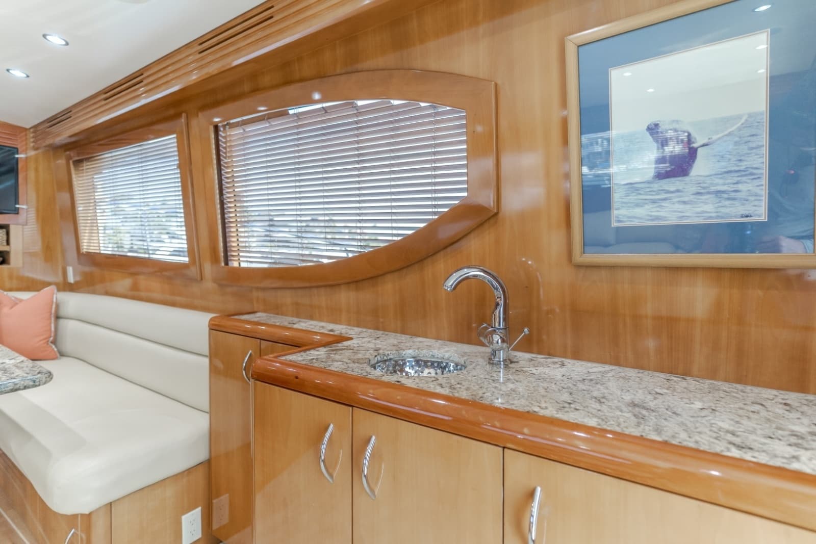 2003 Hatteras 54 Convertible - Photo 7