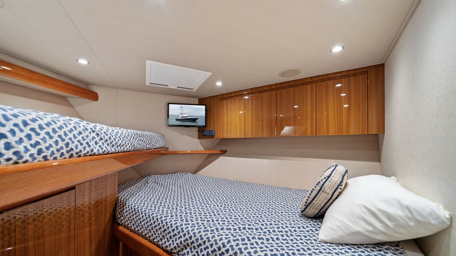 2015 Viking 55 Convertible - Photo 45