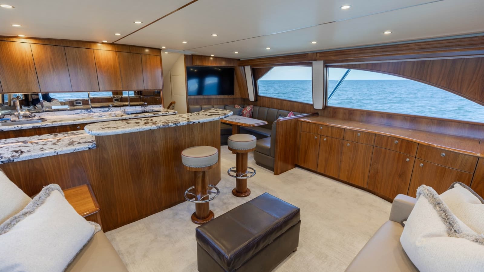 2020 Viking 62 Convertible - Photo 8