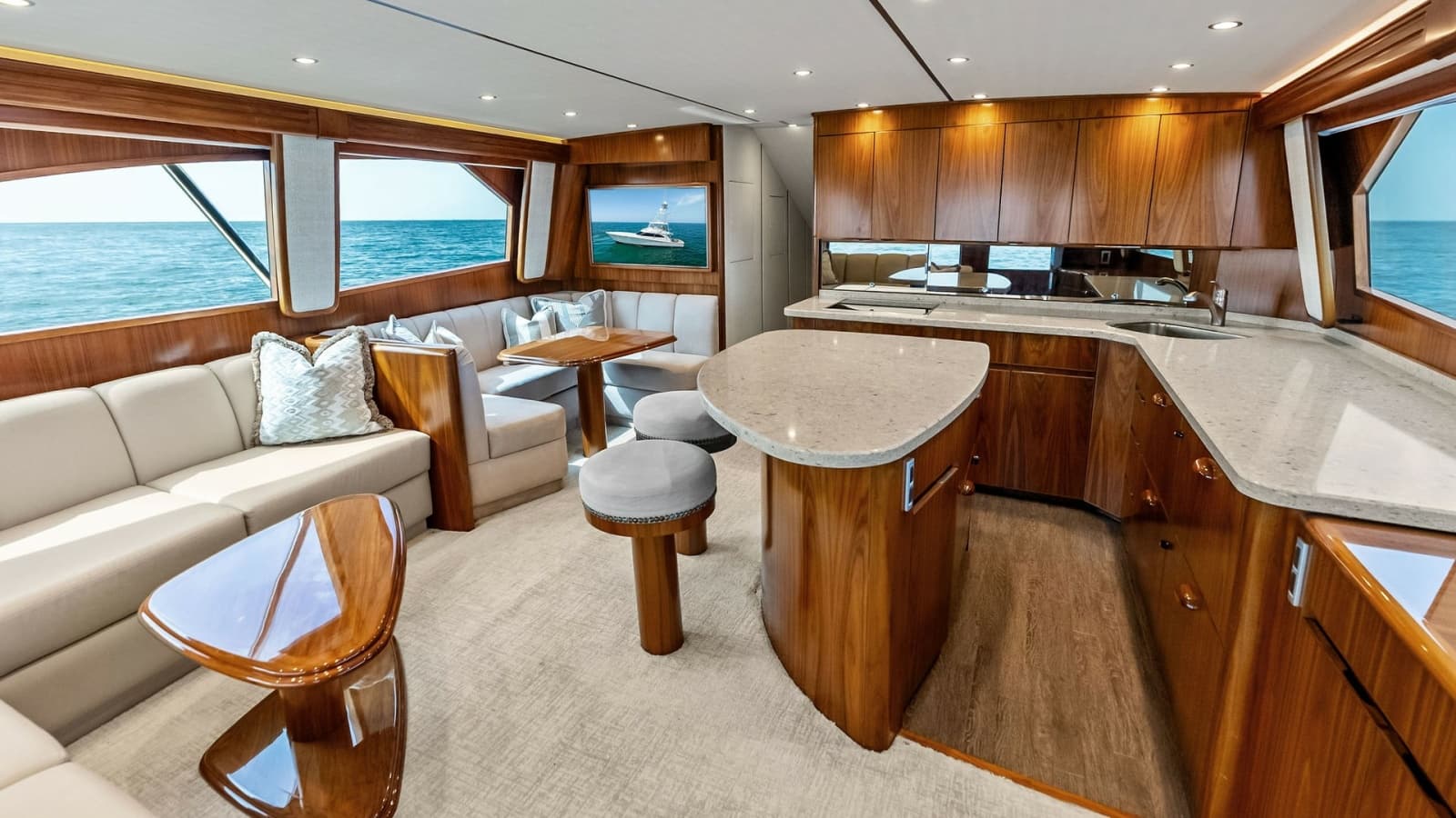 2018 Viking 62 Convertible - Photo 7