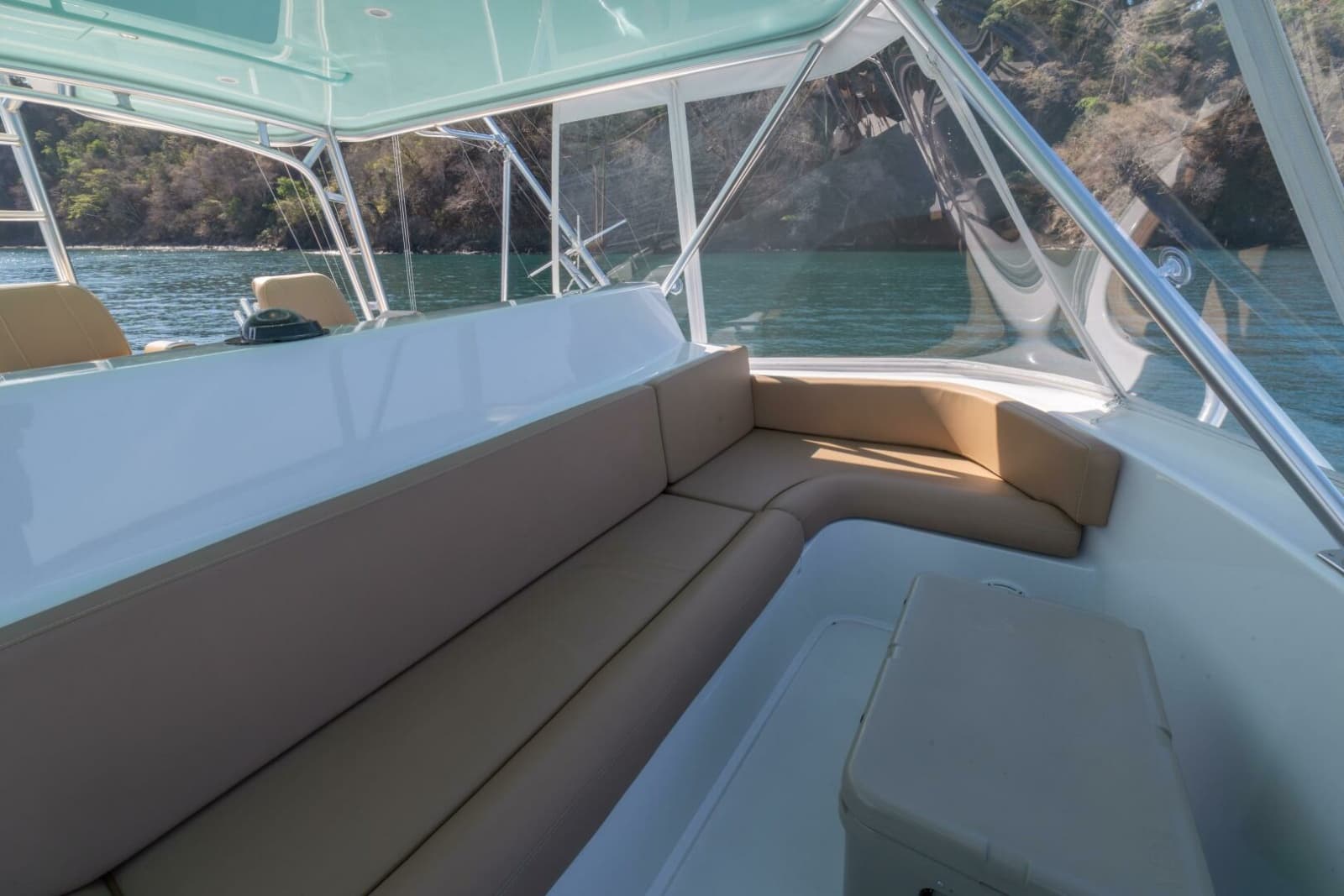 2006 Viking 56 Convertible - Photo 16