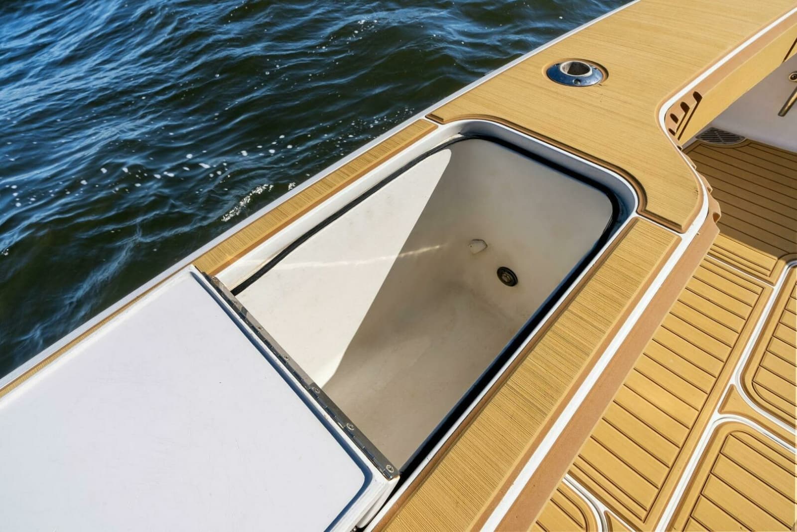 2002 Viking 65 Convertible - Photo 20