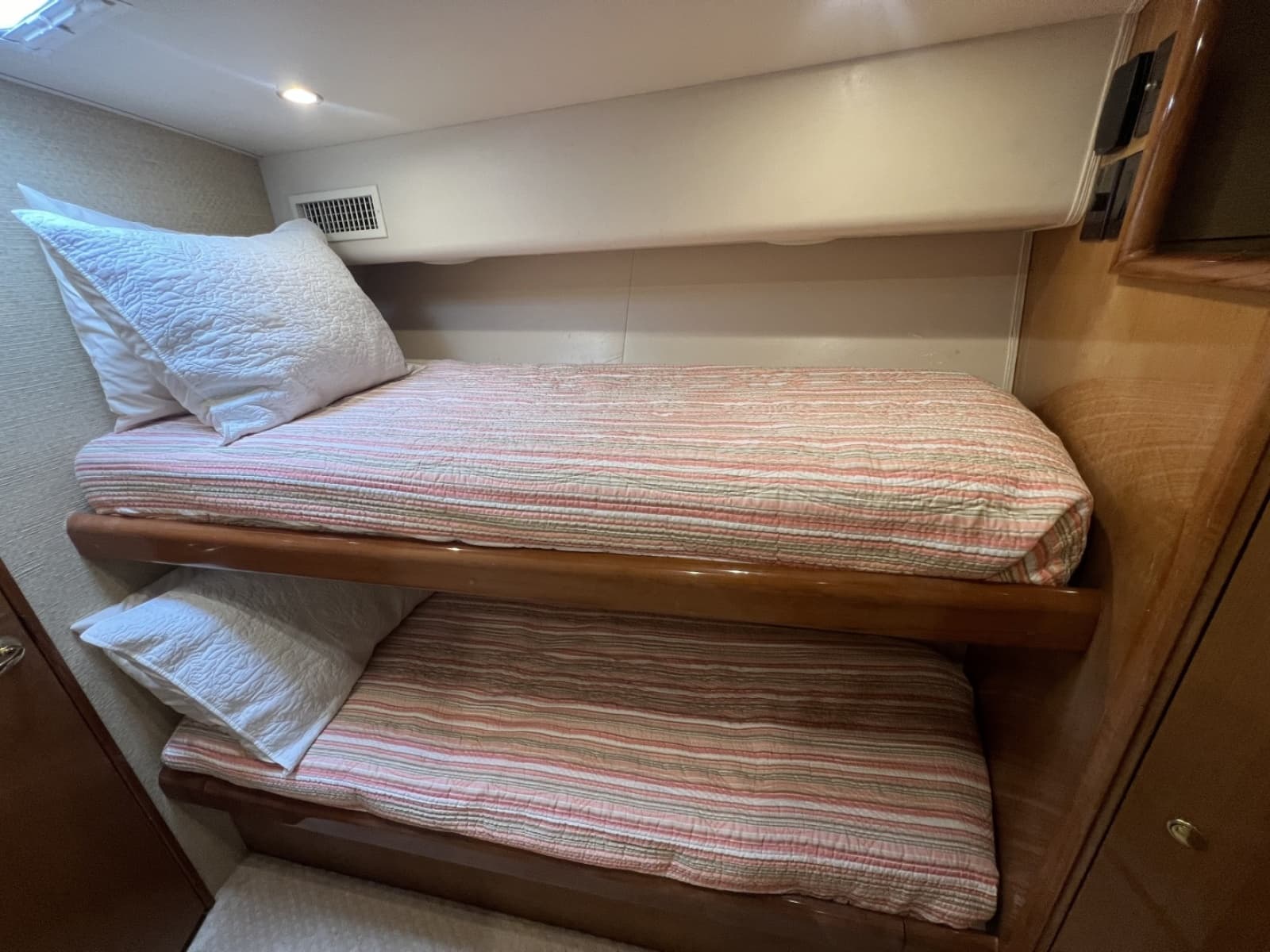 2003 Viking 52 Convertible - Photo 38