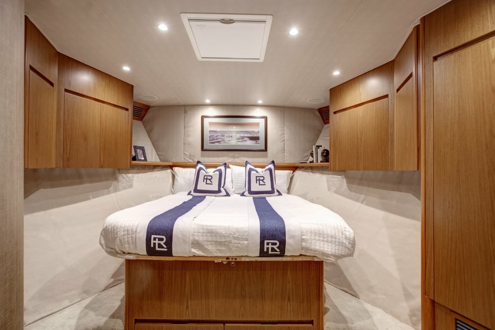 2010 Viking 82 Convertible - Photo 20