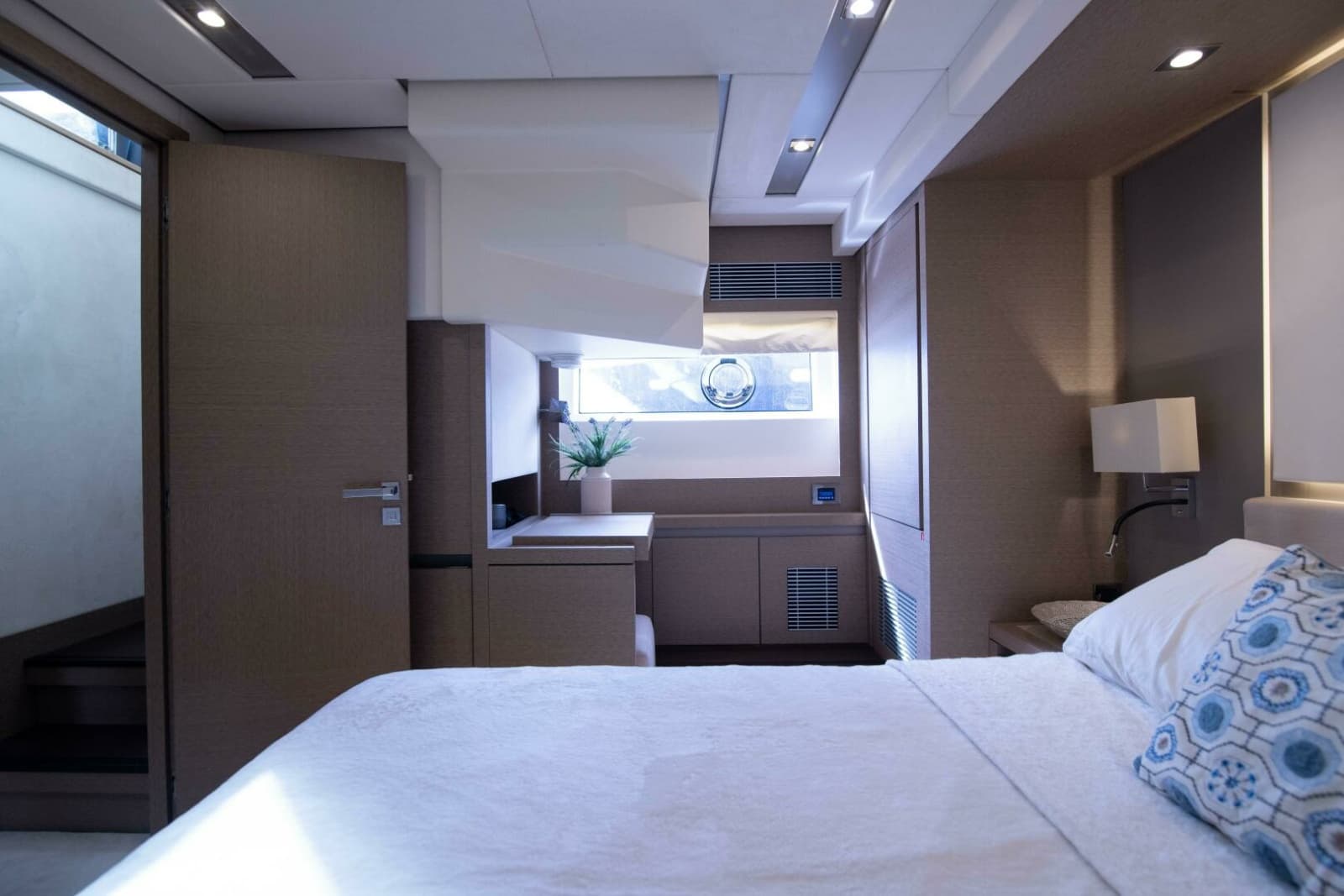 2018 Prestige 680 Flybridge - Photo 30
