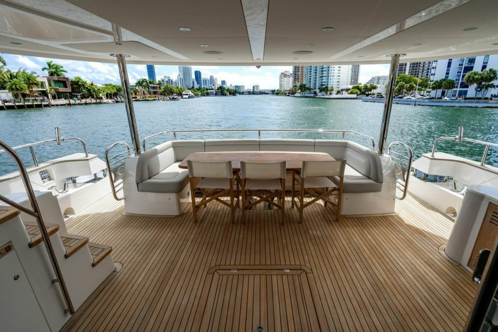2019 Sunseeker 95 Motor Yacht - Photo 14