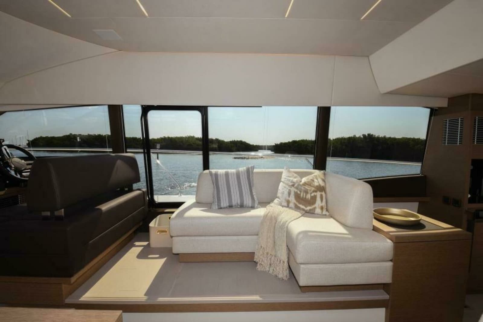 2023 Prestige 520 Flybridge - Photo 7
