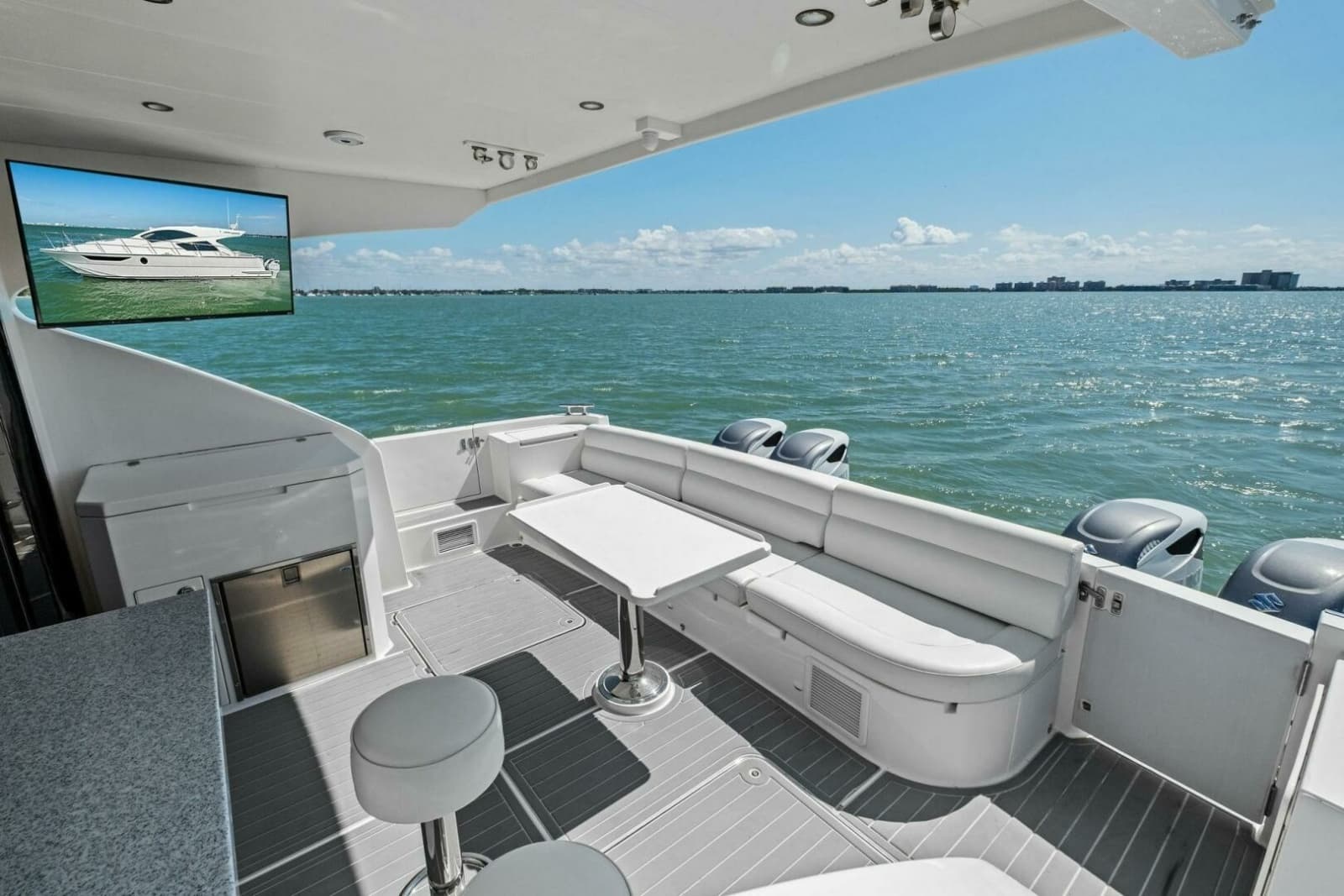 2018 Mares 47 Outboard Express Catamaran - Photo 48