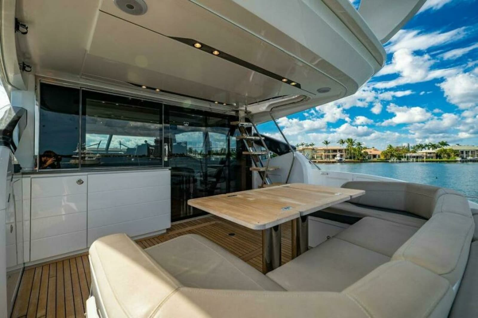 2016 Princess S65 - Photo 23