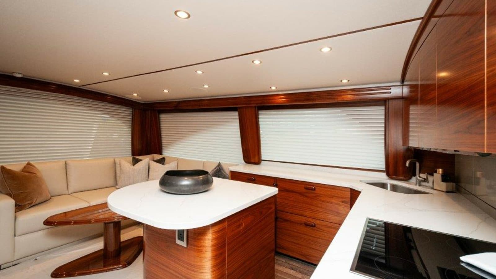 2025 Viking 58 Convertible - Photo 5