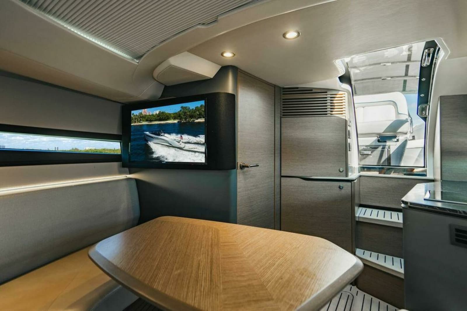 2020 Princess R35 - Photo 23