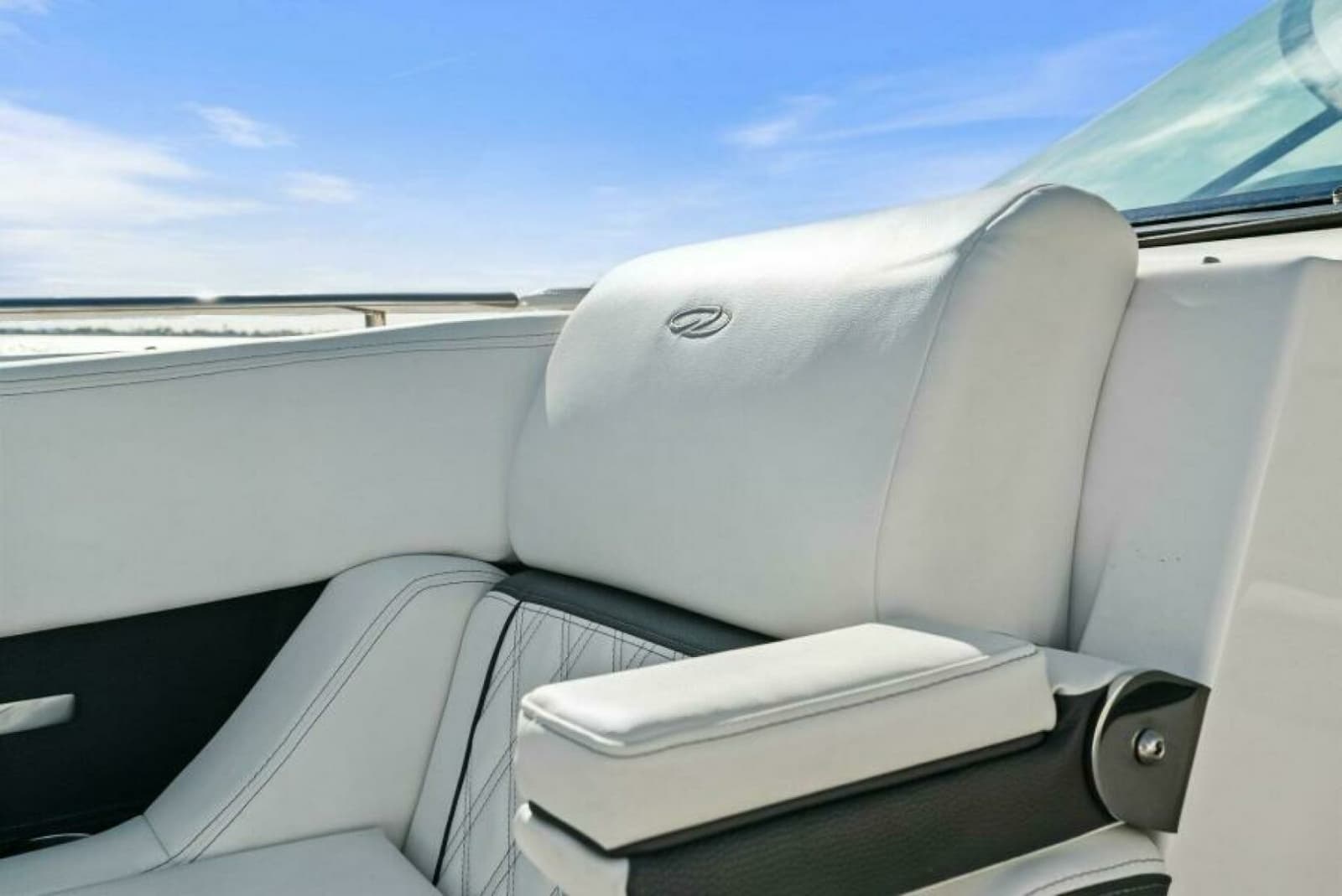 2023 Regal 29 OBX - Photo 29