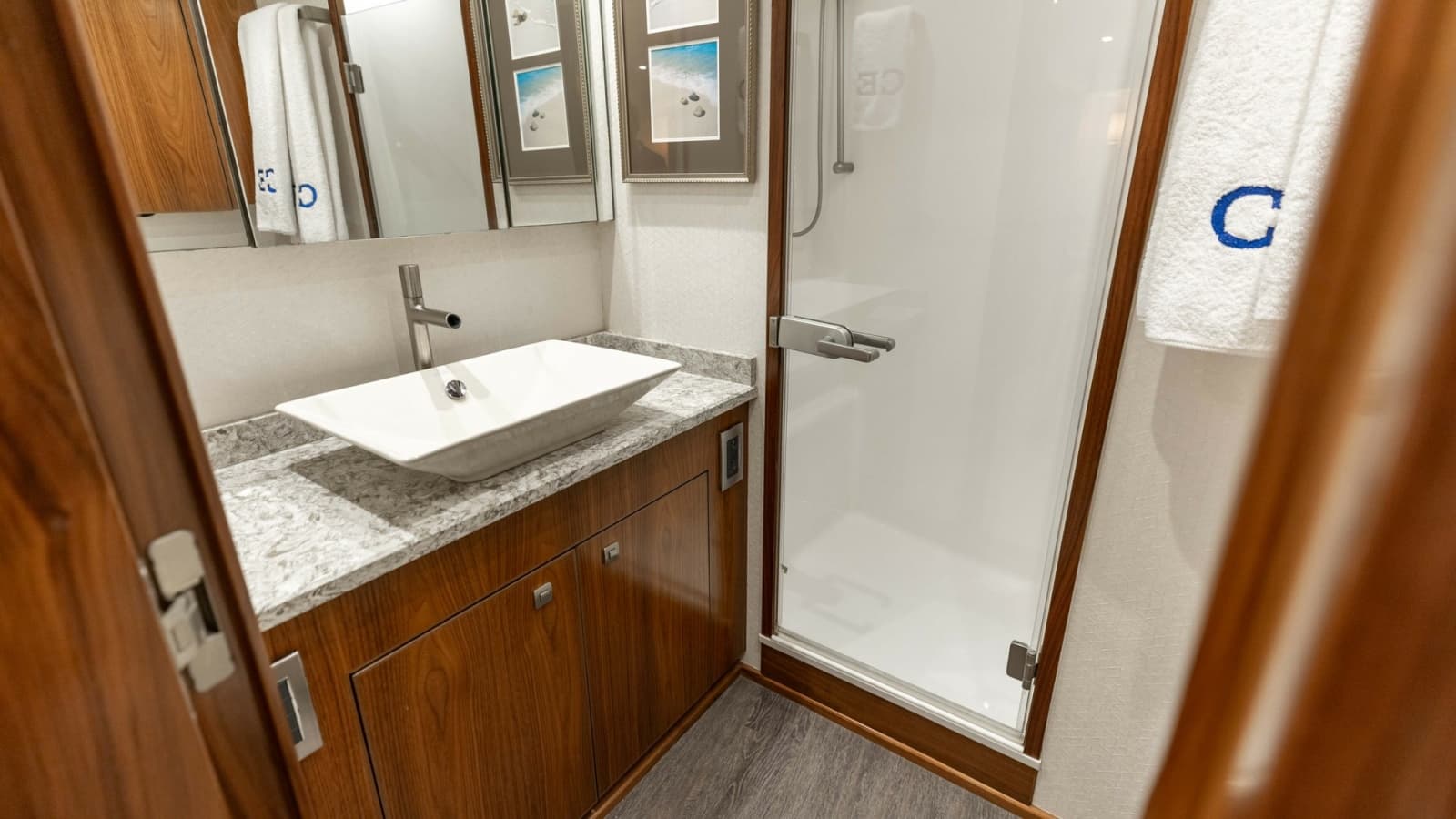 2016 Viking 80 Convertible - Photo 23