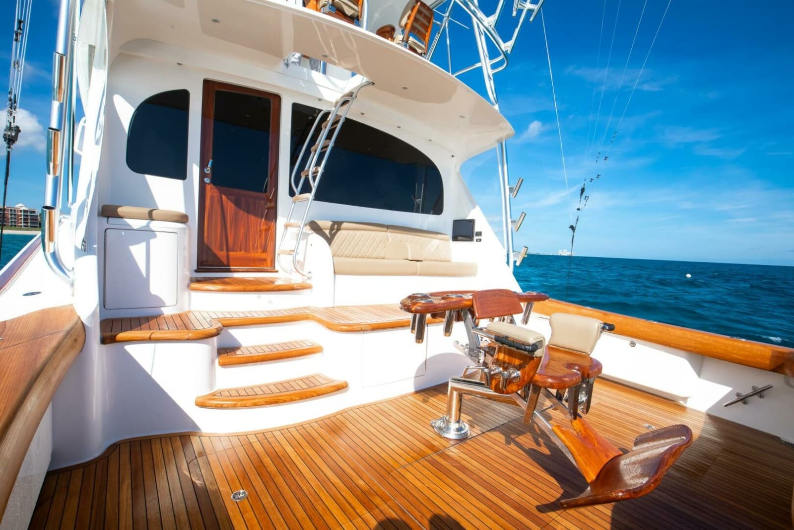 2015 Viking 70 Convertible - Photo 24