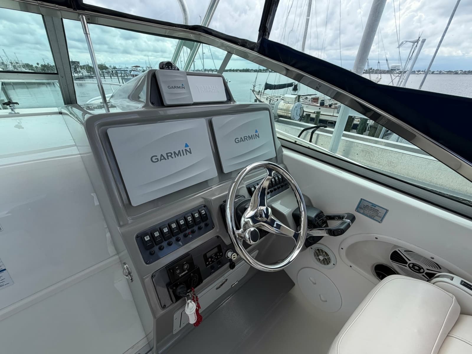 2016 Robalo R305 - Photo 7