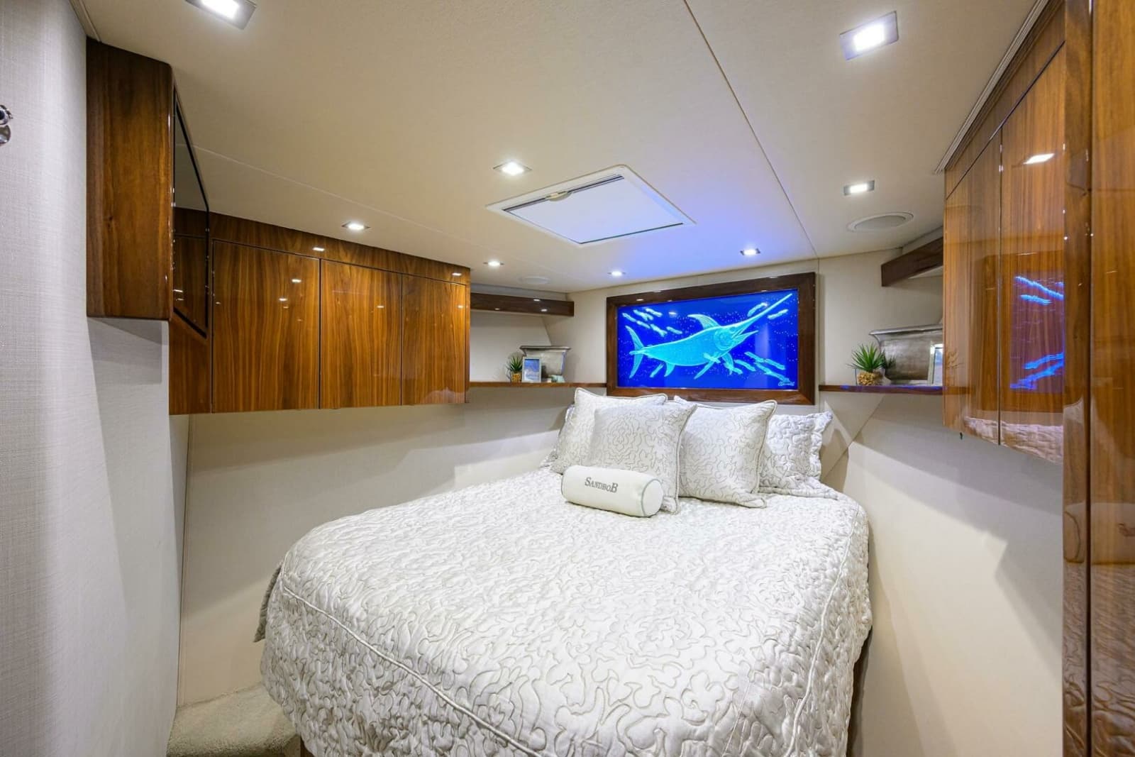 2021 Viking 72 Convertible - Photo 16