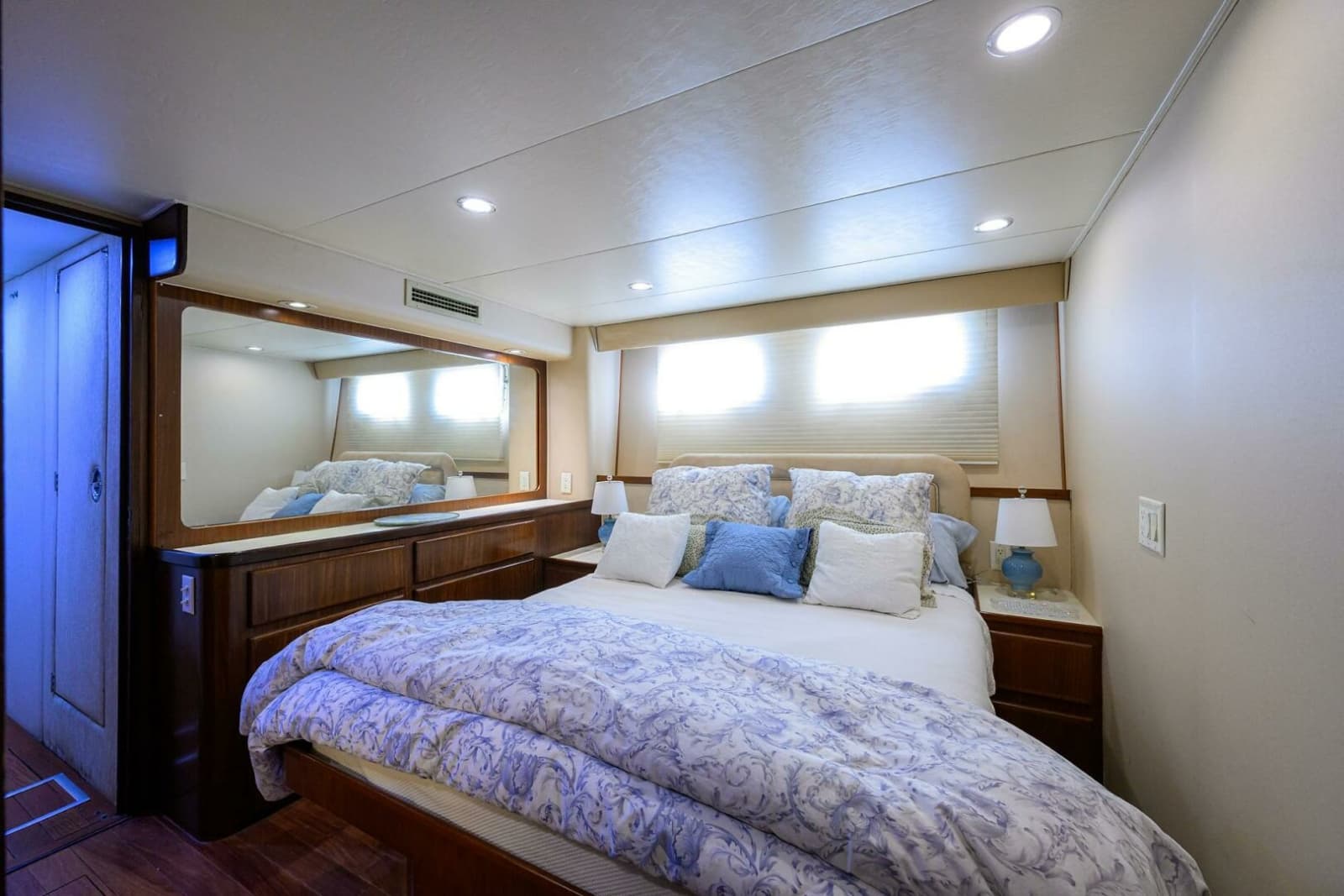 1991 Hatteras 78 Cockpit Motor Yacht - Photo 23