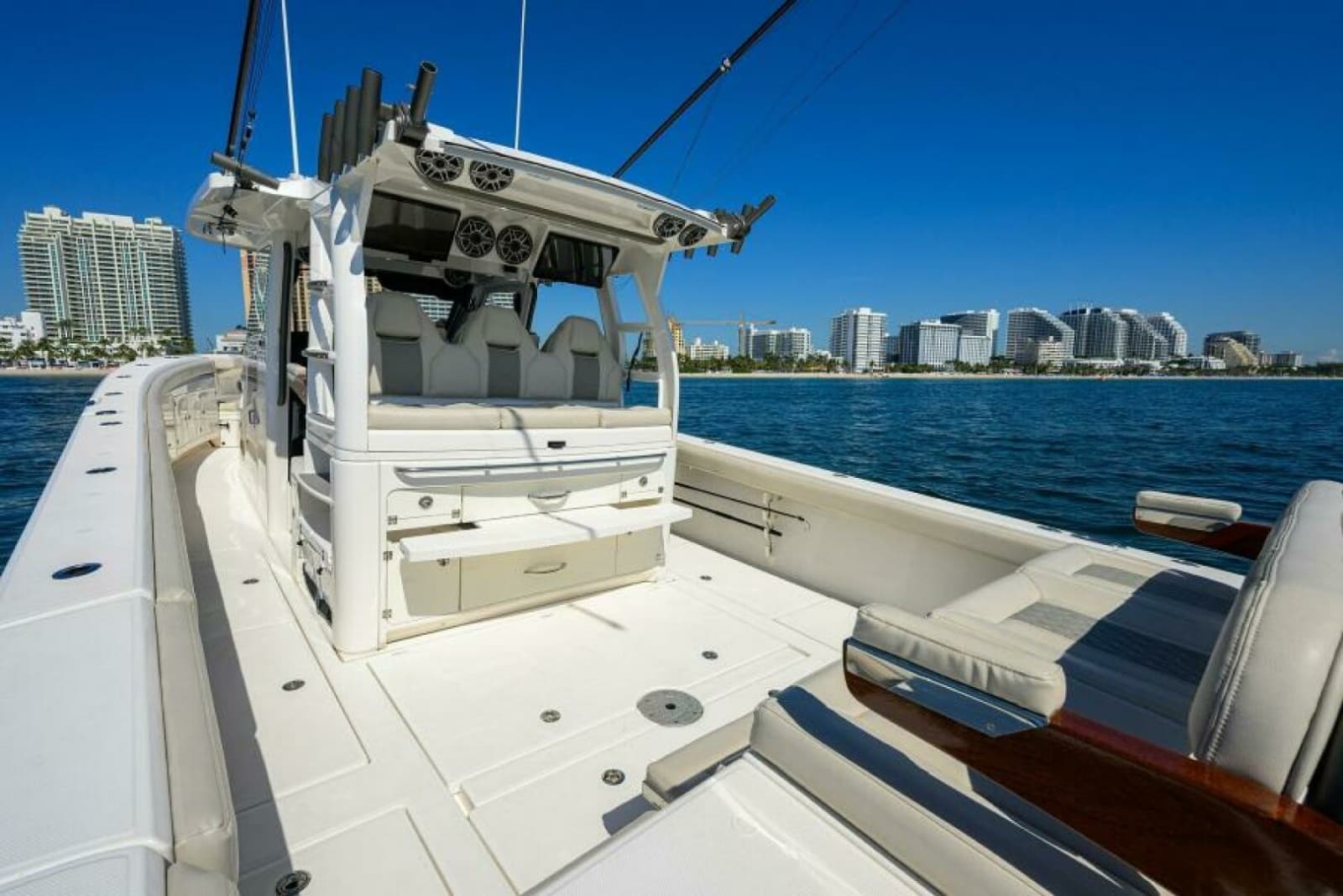 2021 Solace Center Console - Photo 10