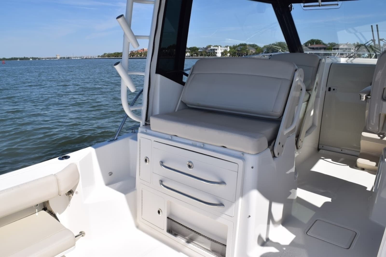 2021 Boston Whaler 325 Conquest - Photo 13
