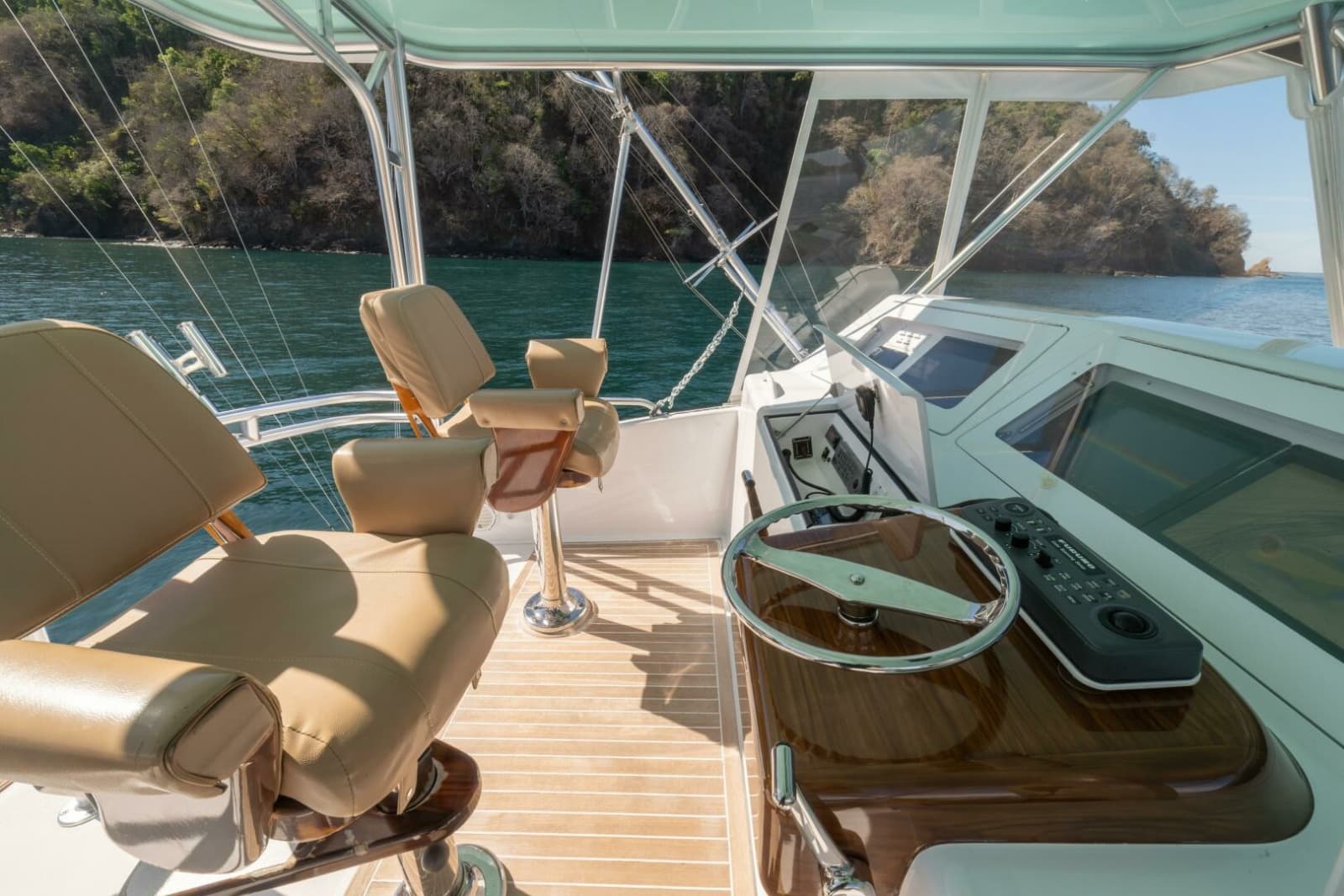 2006 Viking 56 Convertible - Photo 8
