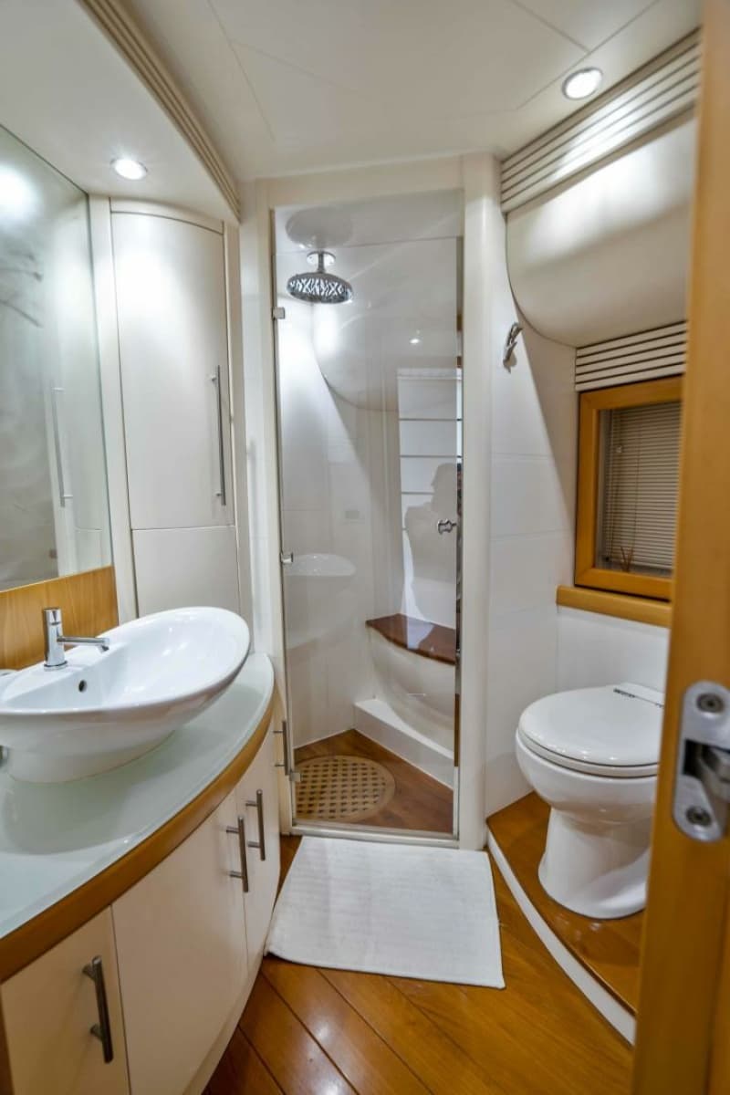 2005 Pershing 76 Motor Yacht - Photo 20
