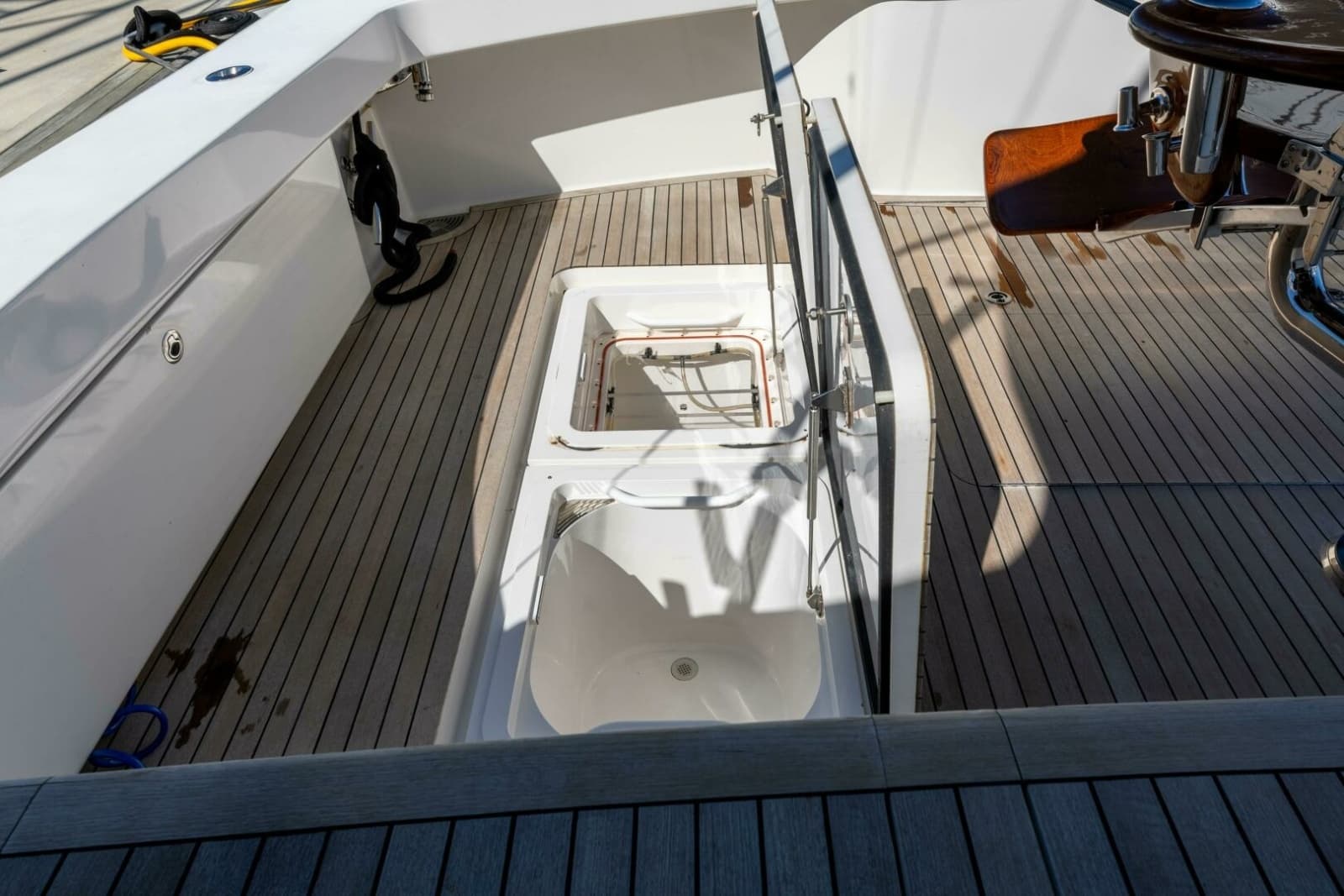 2013 Viking 76 Convertible - Photo 70