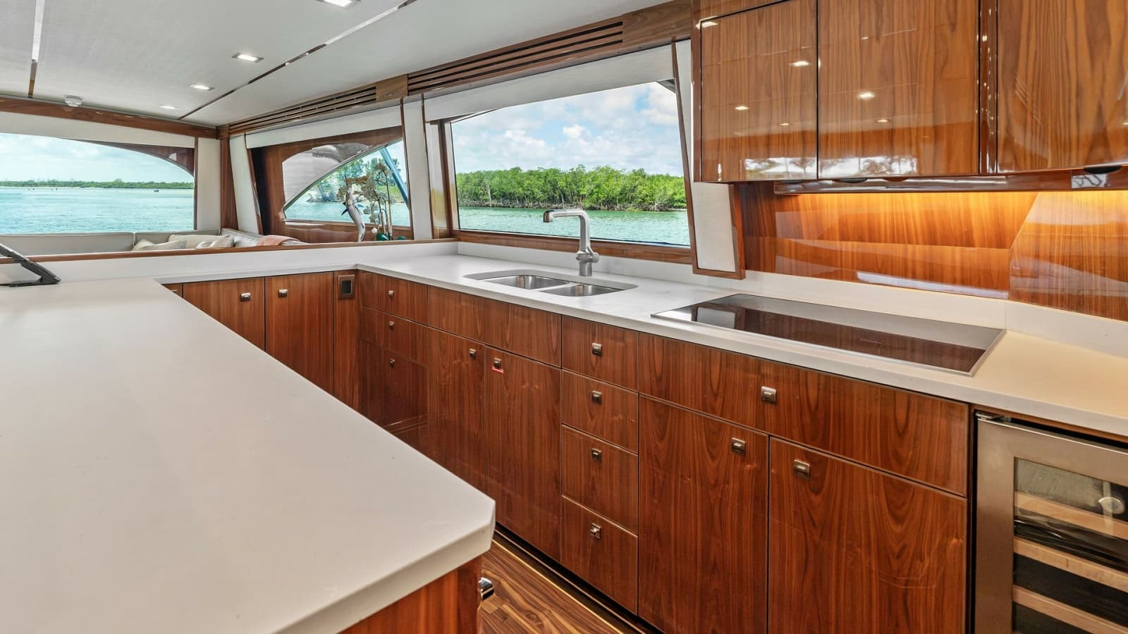 2016 Viking 80 Enclosed Bridge - Photo 18