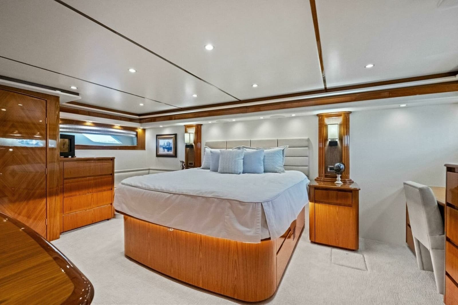 2012 Viking 82 Convertible - Photo 39