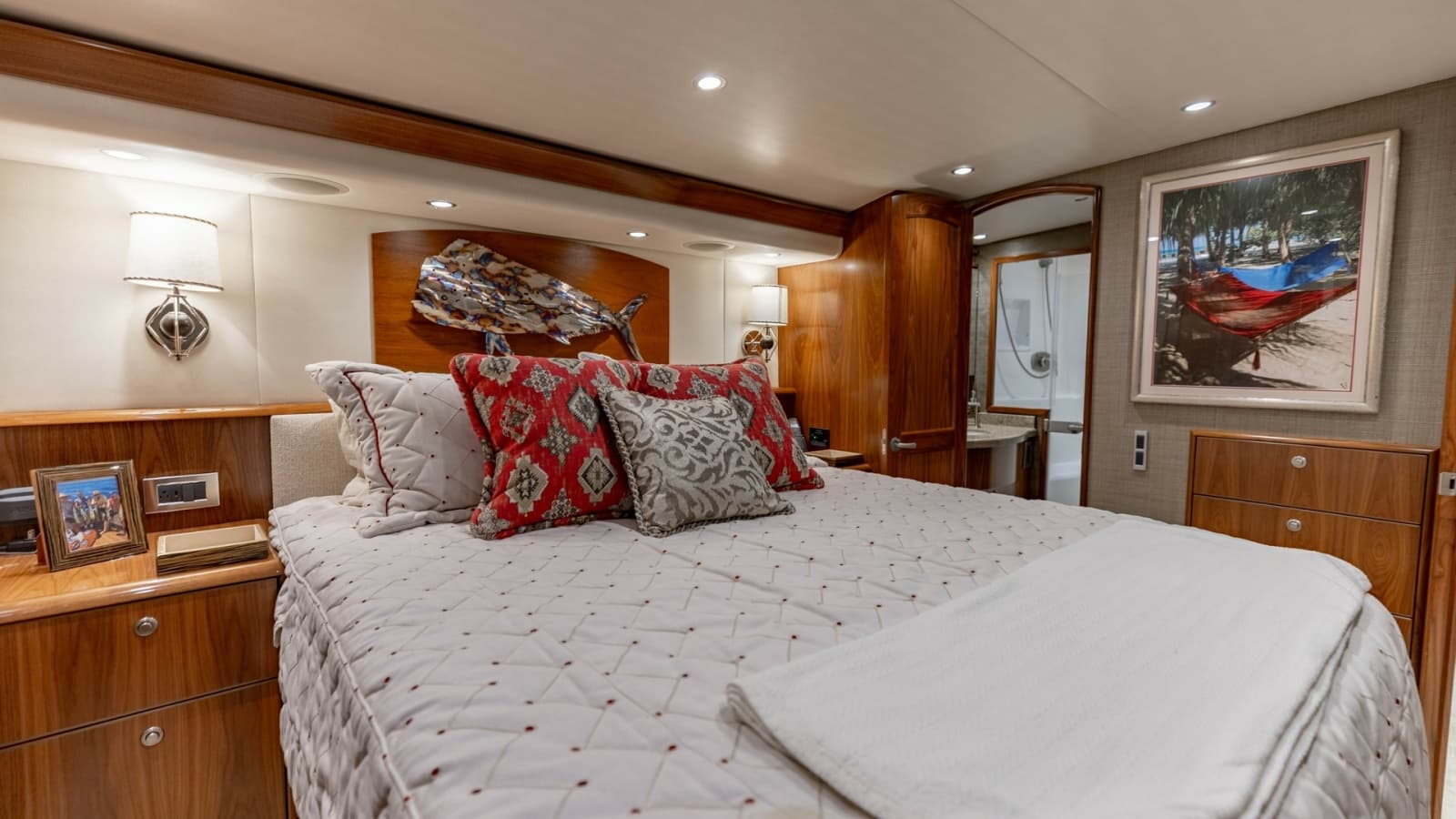 2020 Viking 62 Convertible - Photo 15