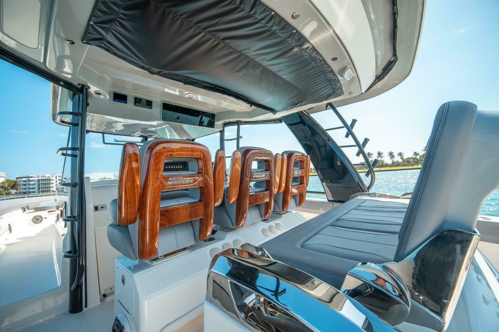 2023 Boston Whaler 420 Outrage - Photo 5