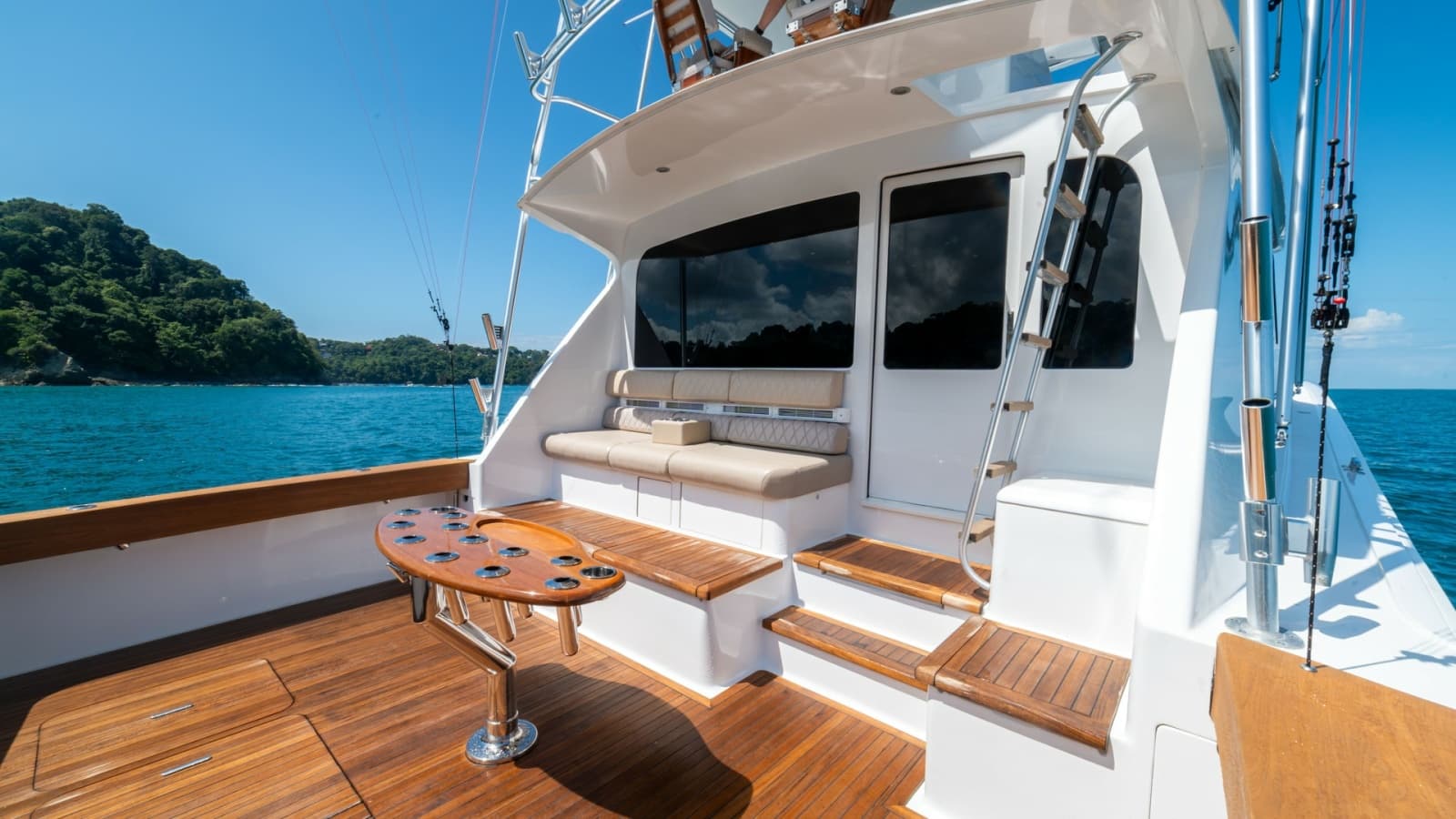 2001 Viking 61 Convertible - Photo 59