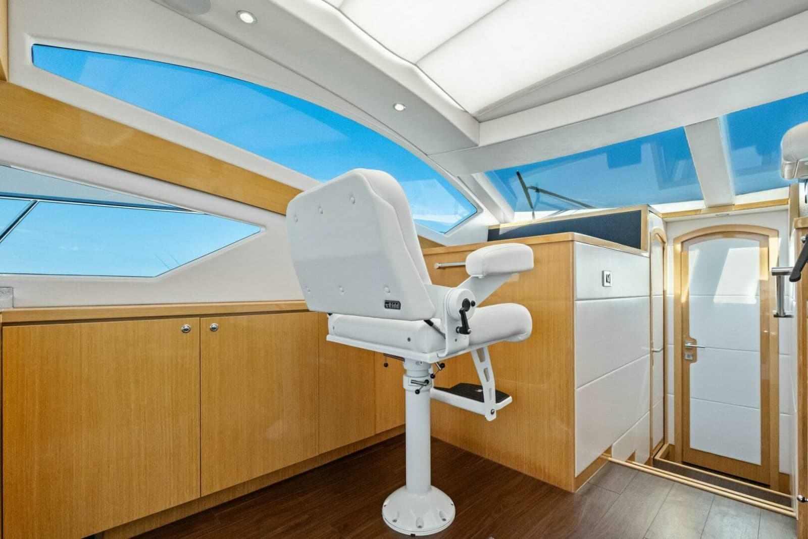 2018 Mares 47 Outboard Express Catamaran - Photo 23