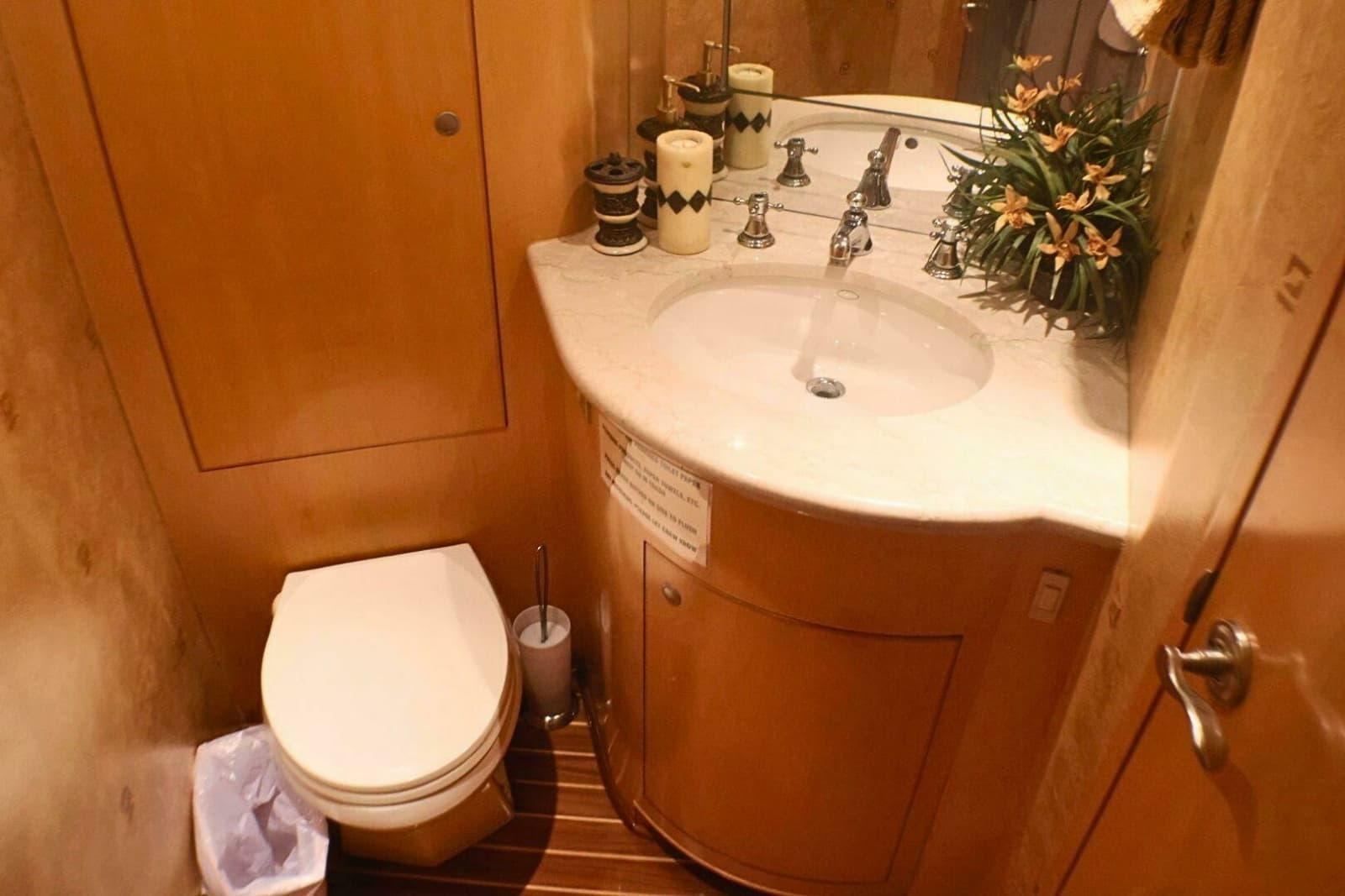2001 Donzi 73 Sport Yacht - Photo 37