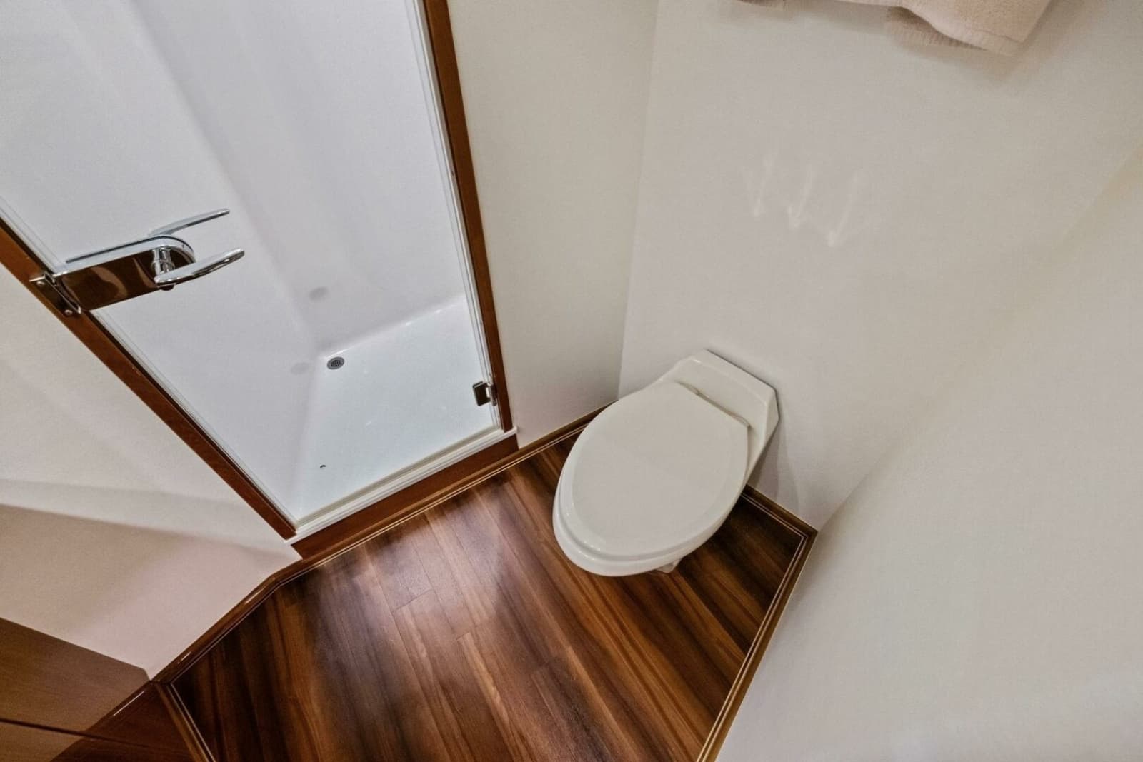 2012 Viking 82 Convertible - Photo 73