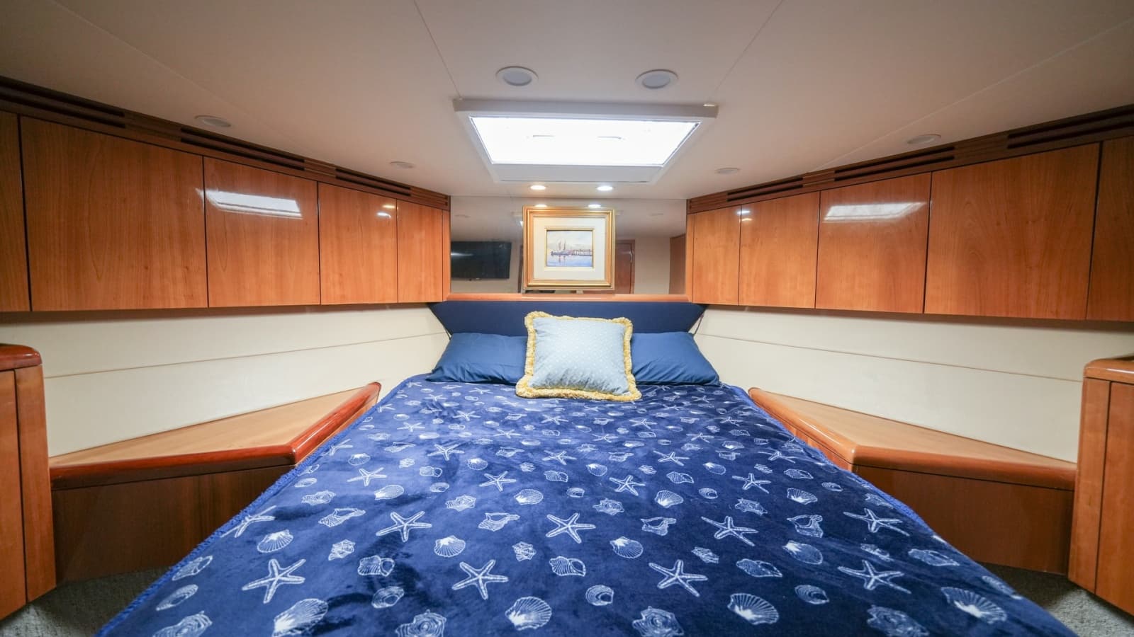 2001 Hatteras 60 Convertible - Photo 14