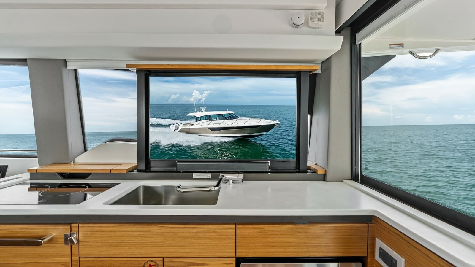 2025 Tiara Yachts 48LE - Photo 42